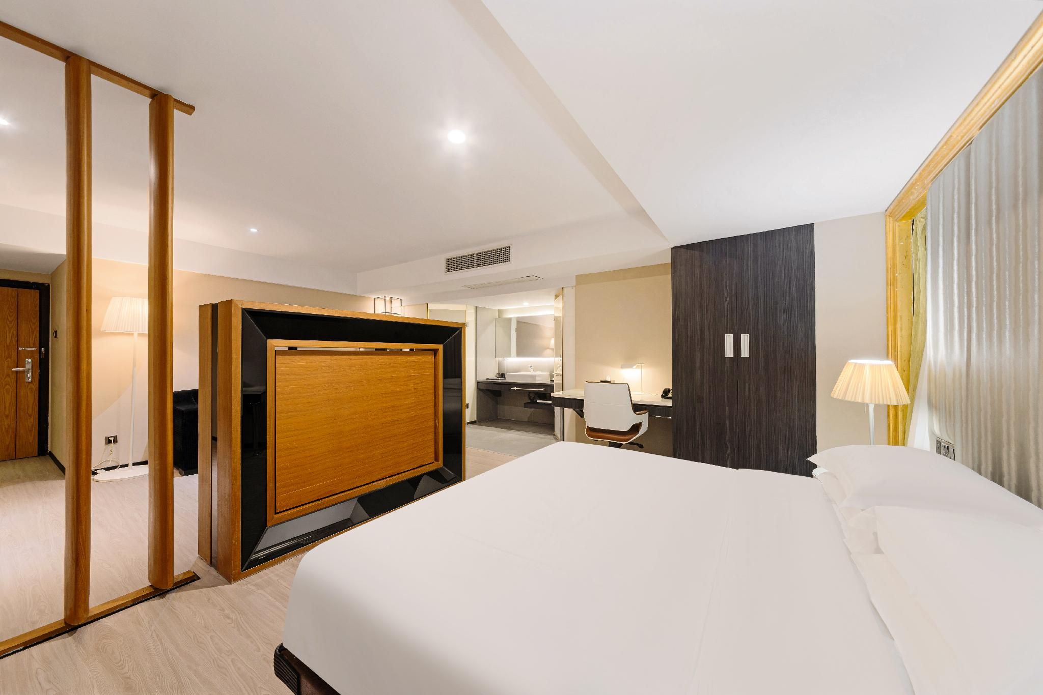 King Bed Suite