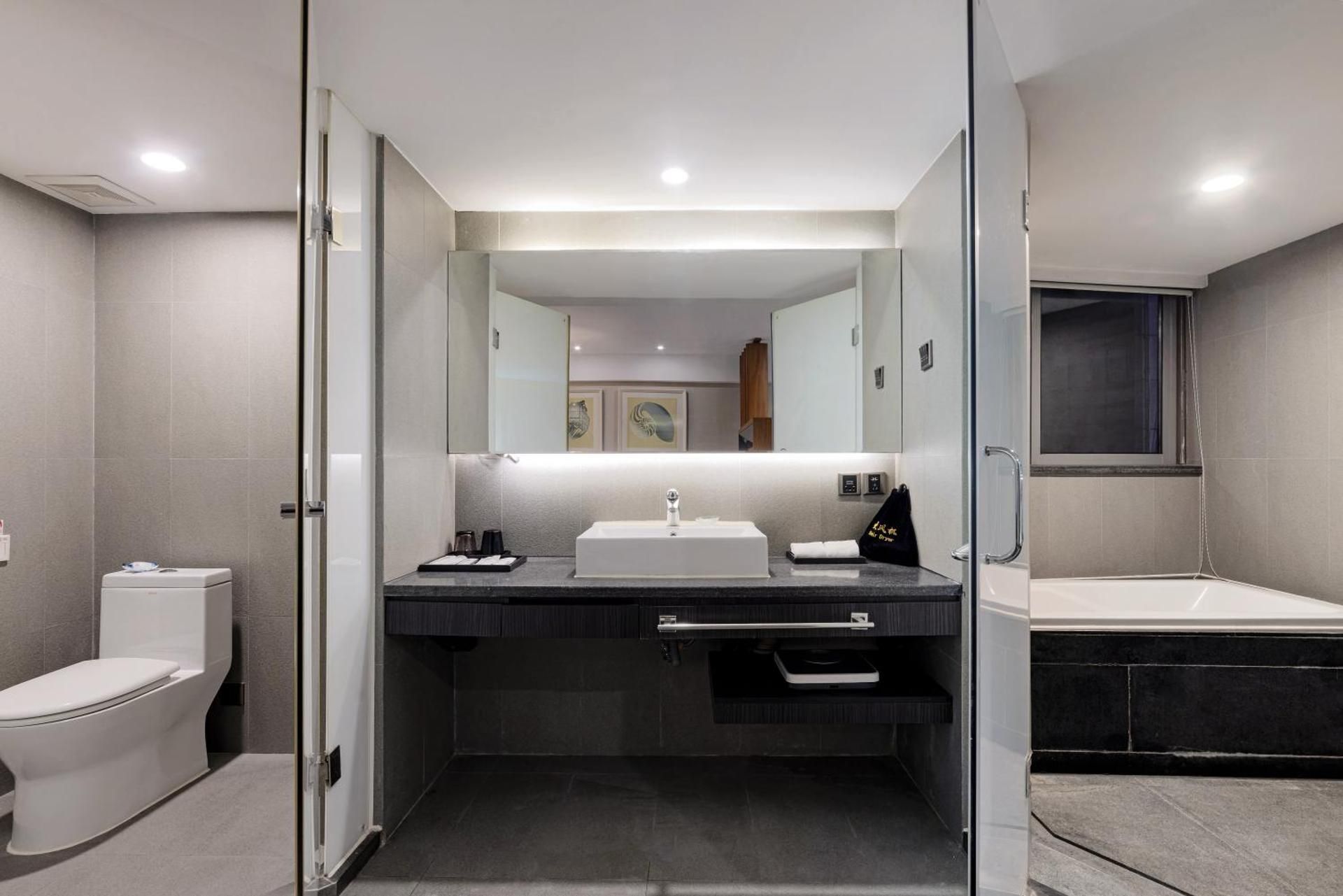 King Bed Suite