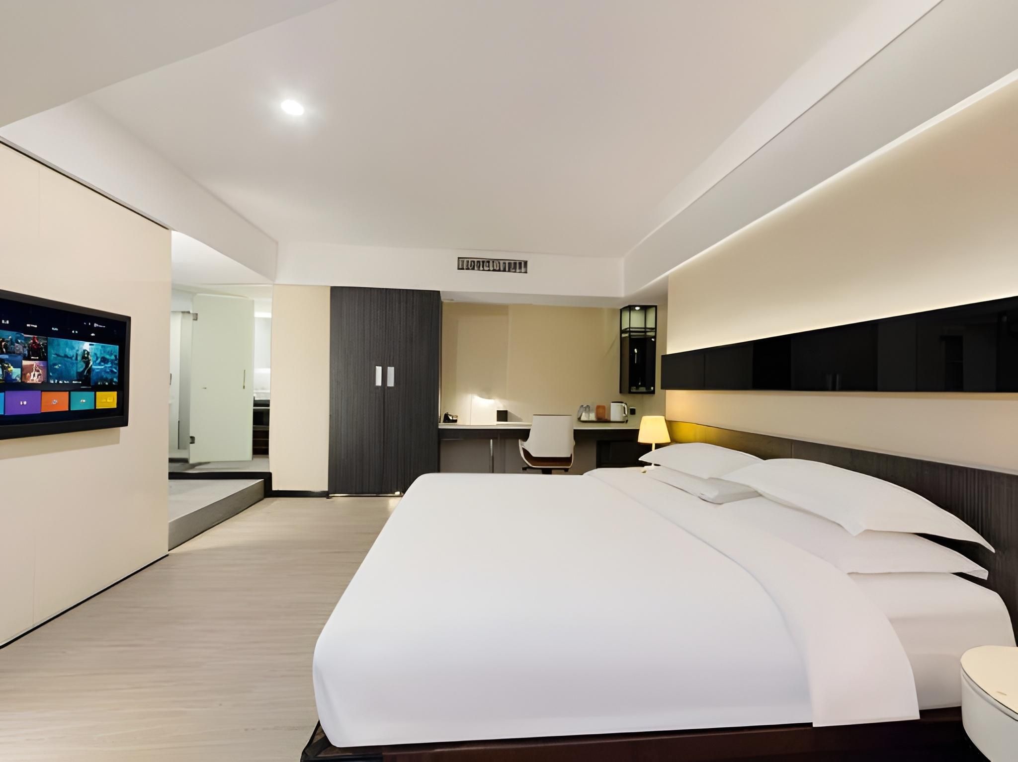 Standard Queen Room