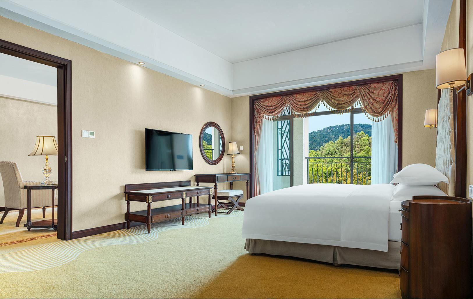 Deluxe Suite with Landscape View