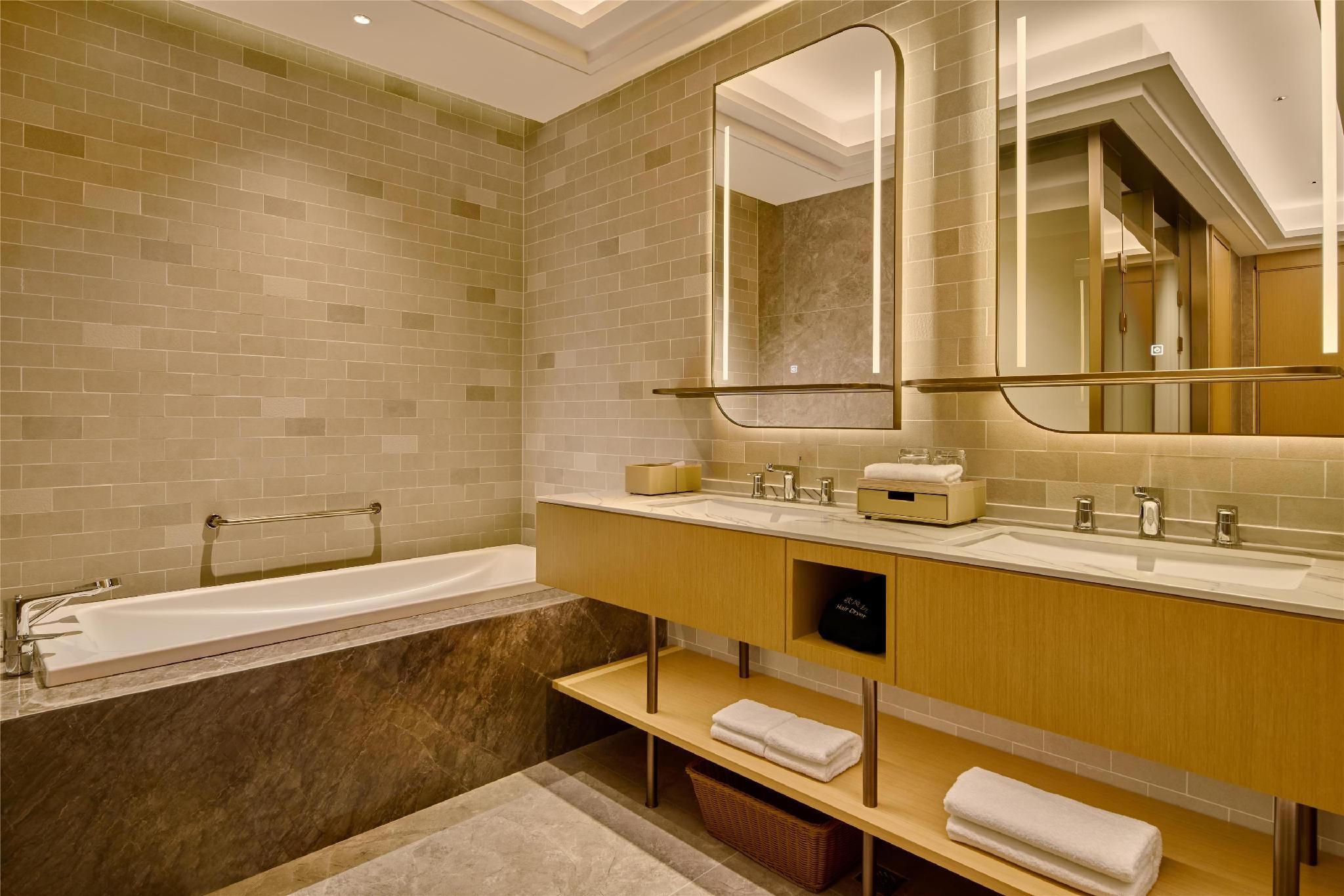 King Deluxe Suite