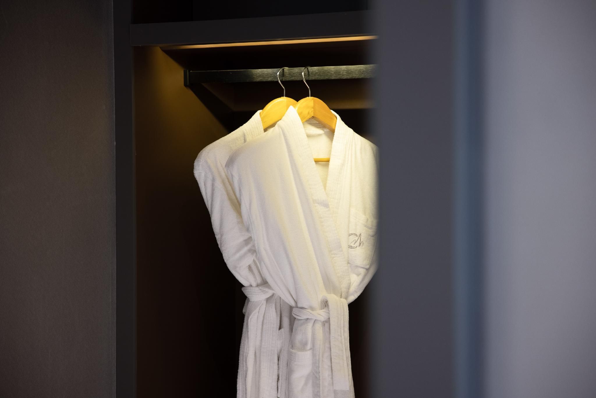 Rezen - YAYUE Light Luxury Suite