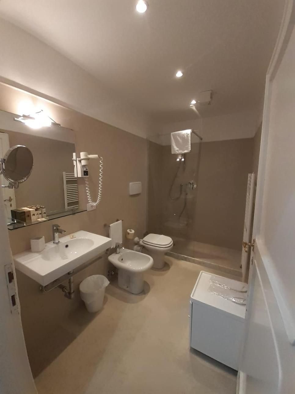 Suite (2 Adults)