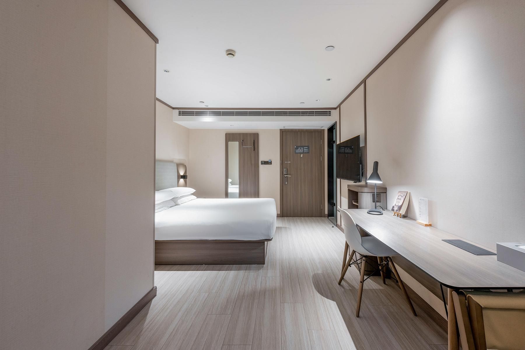 Huazhu - Room With Bed