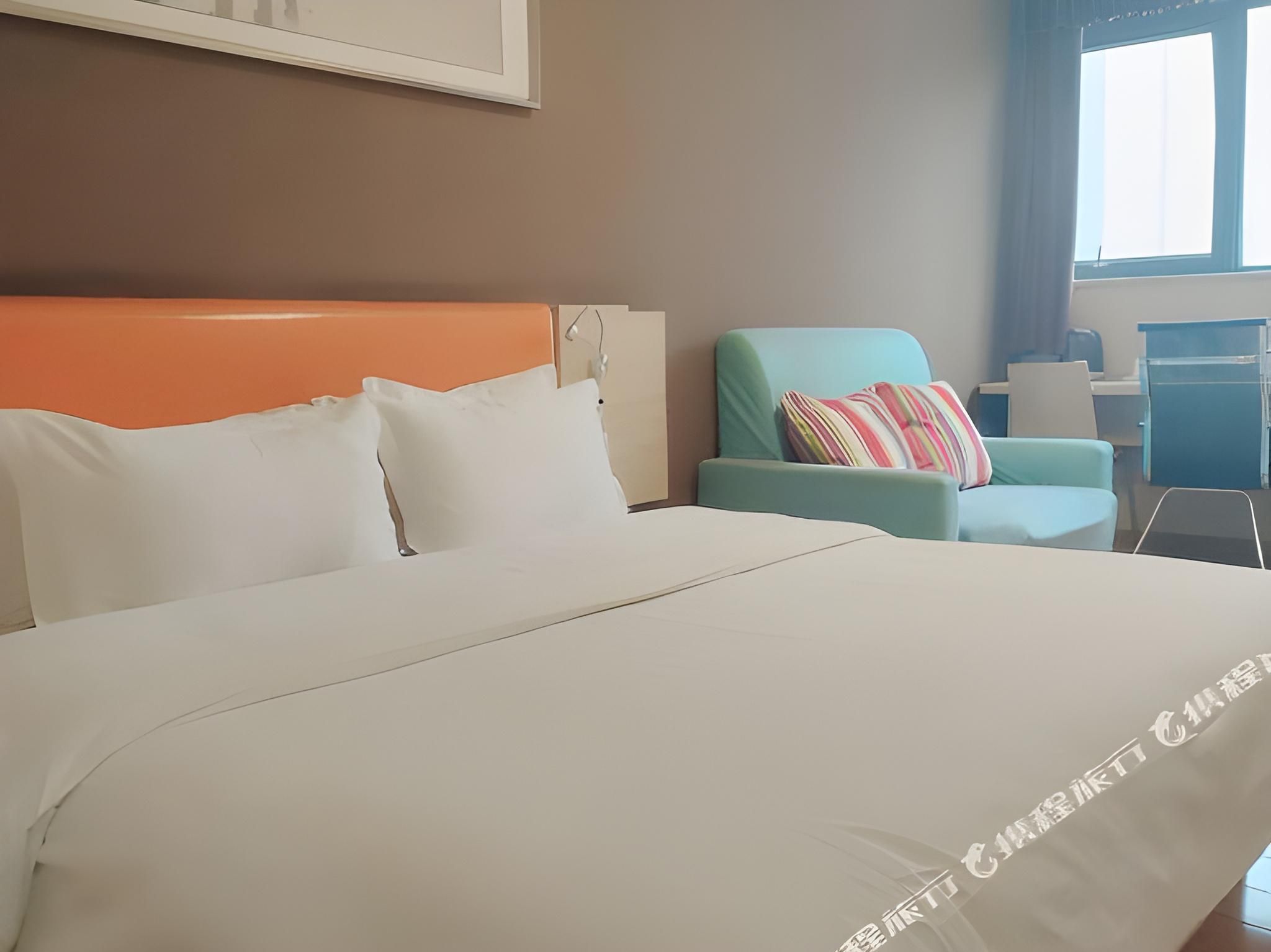 Business Queen Room