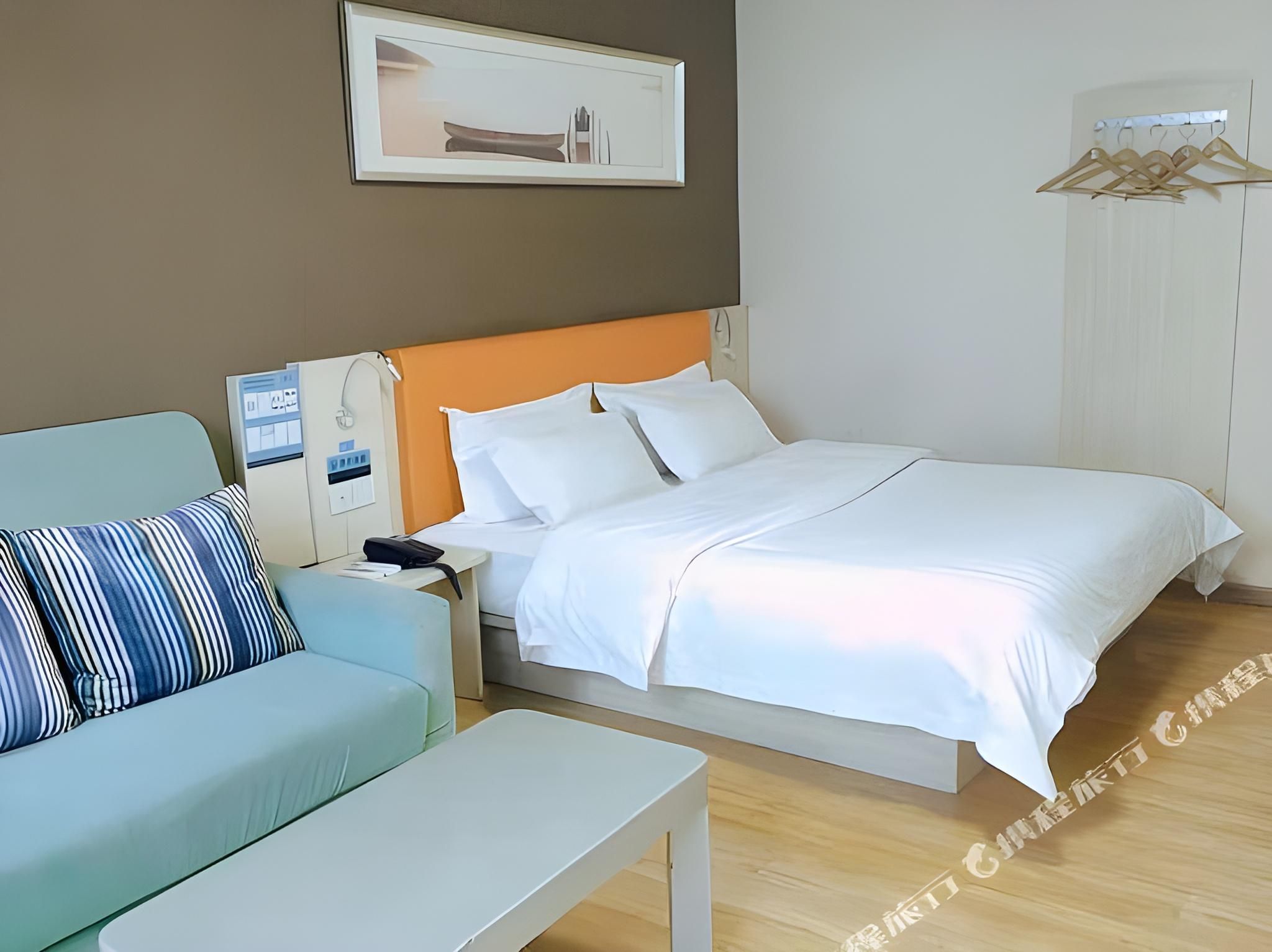 Business Queen Room