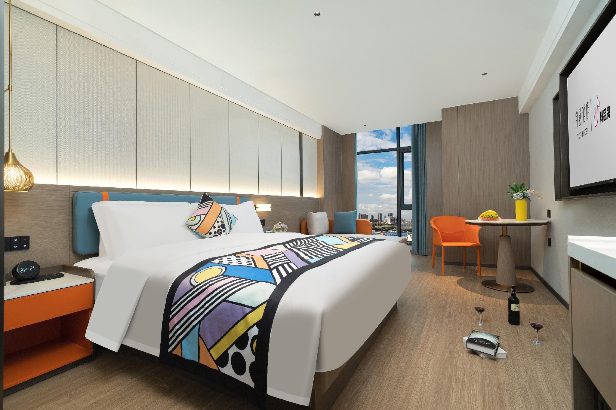 Deluxe Room Queen