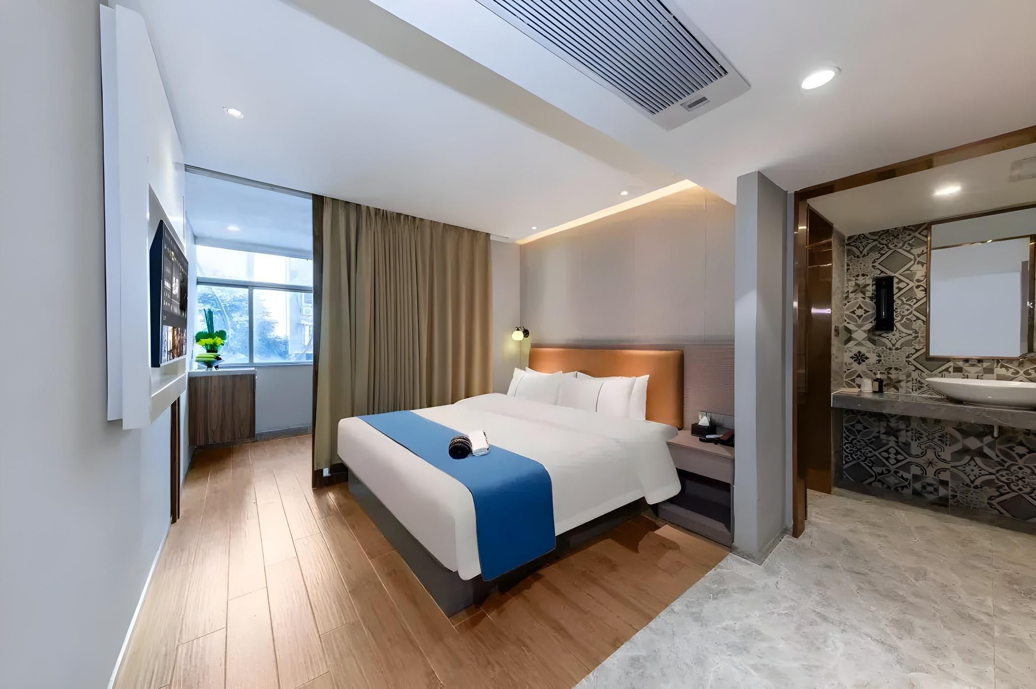 Huazhu - Deluxe Bed Room