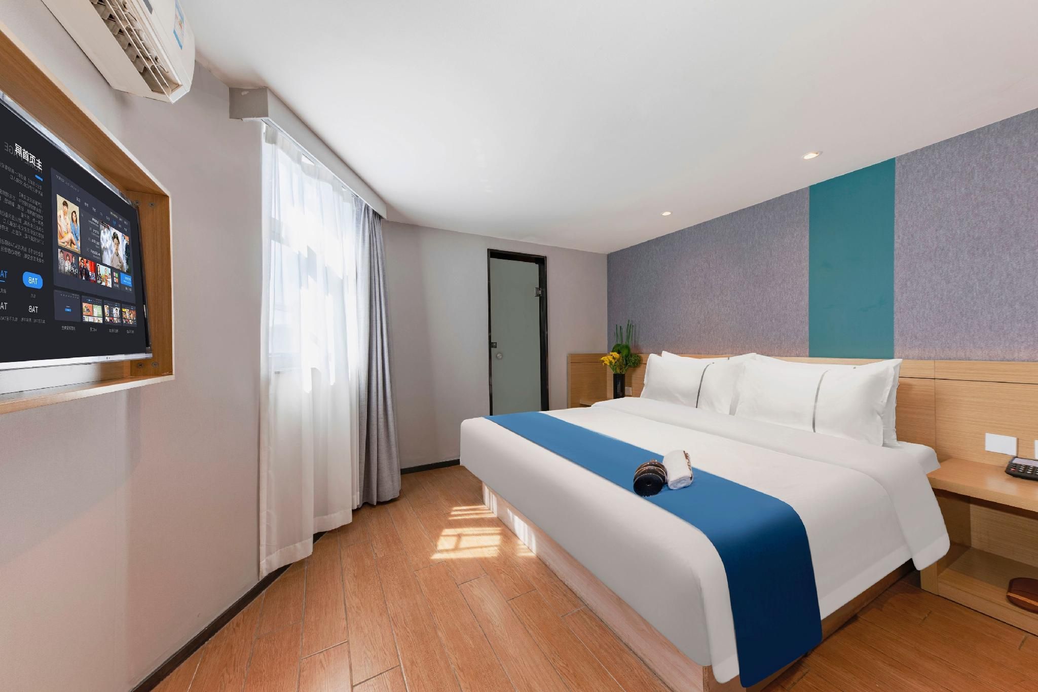 Huazhu - Room With Bed