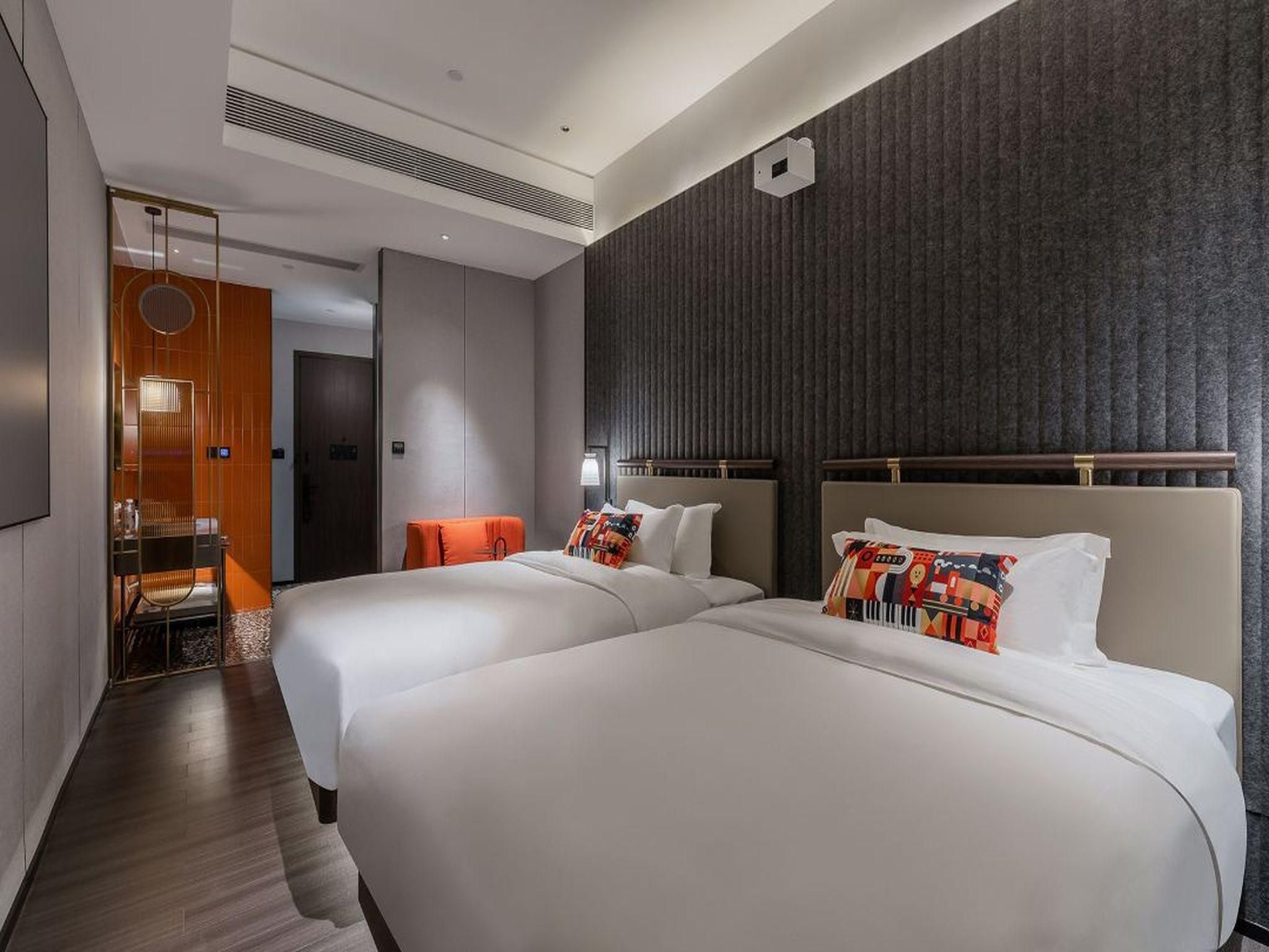 Elegant Twin Room