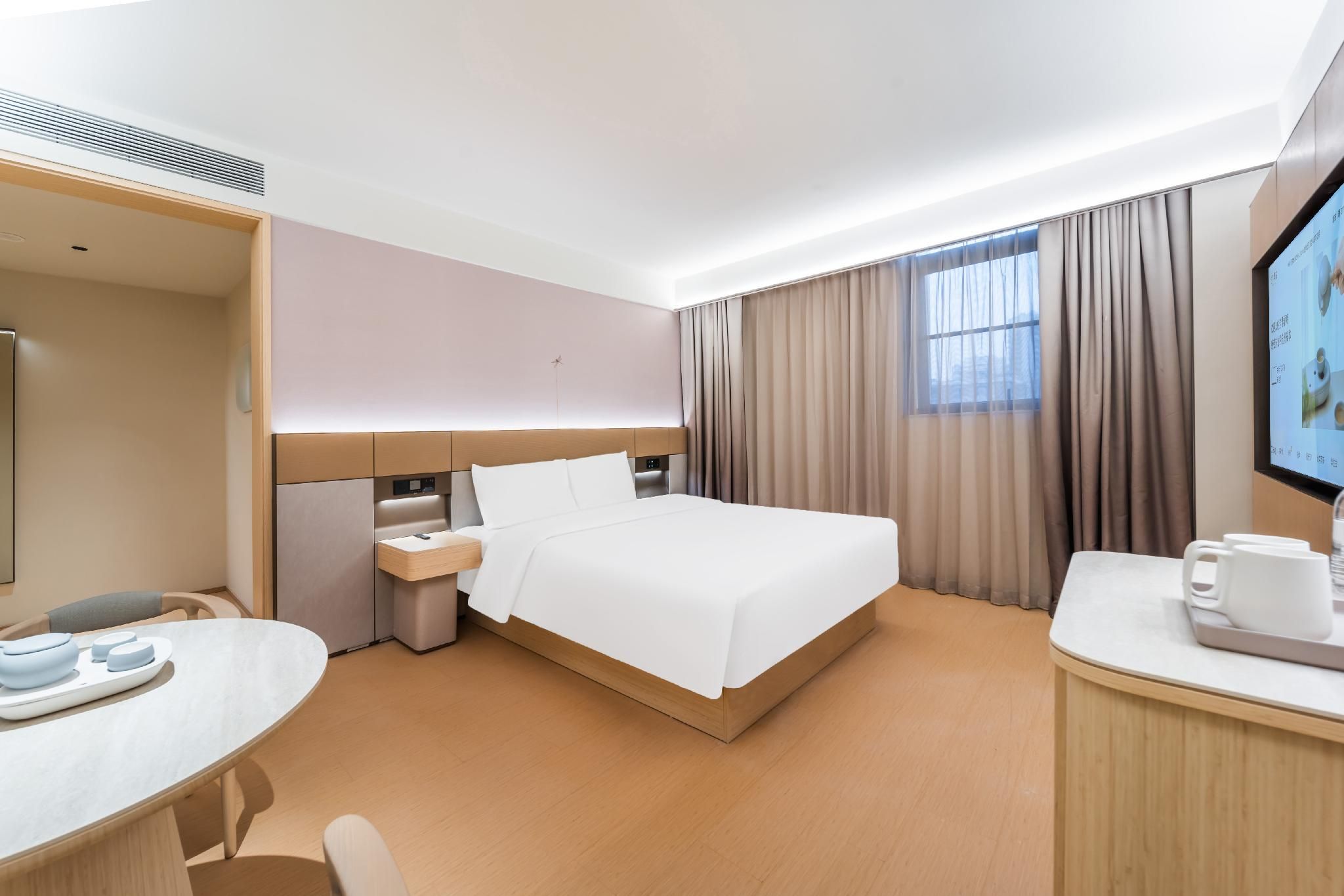 Deluxe Room Queen