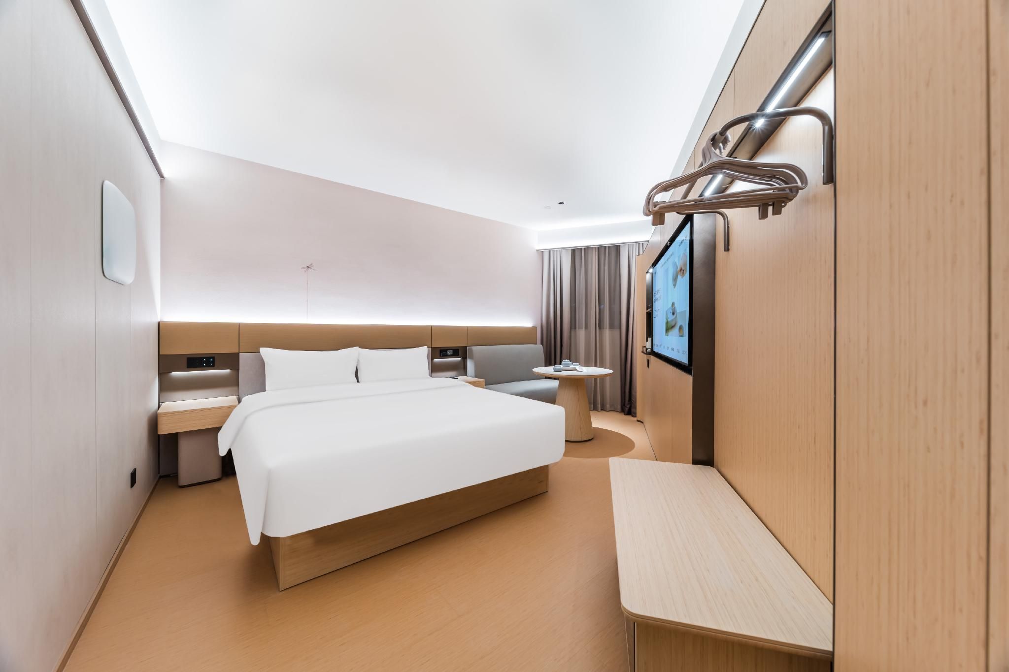 Business Queen Room