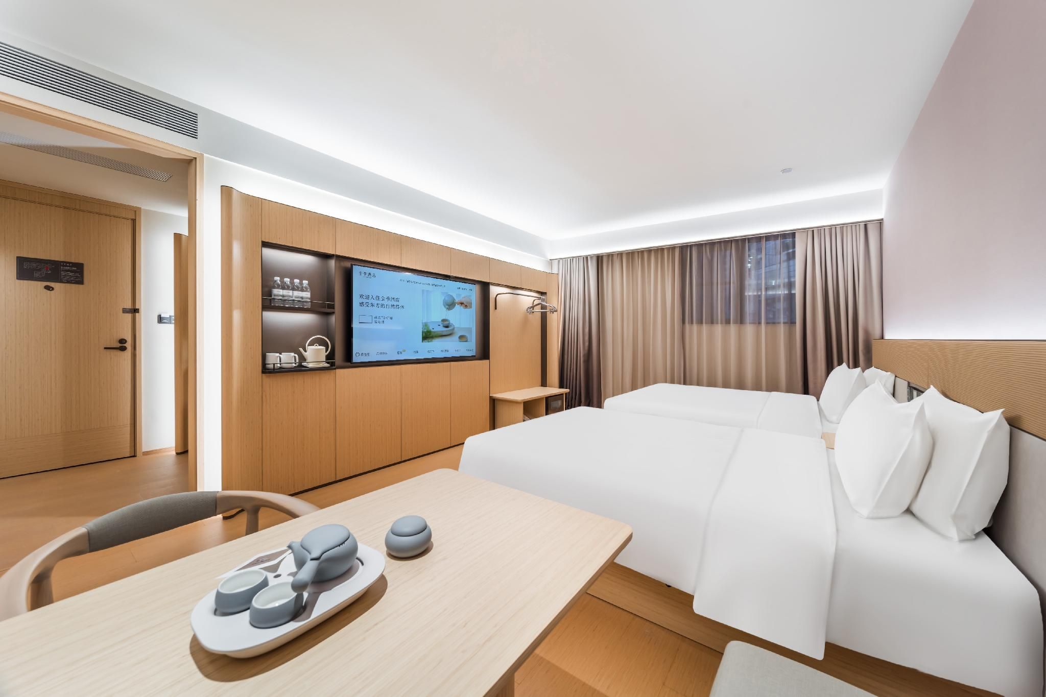 Huazhu - Family Room