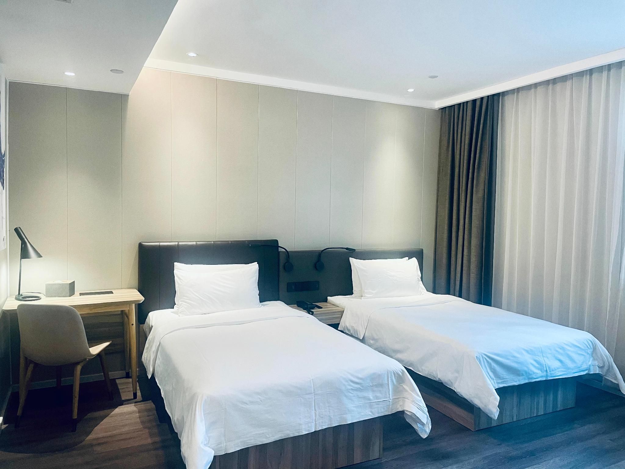 Huazhu - Family Room