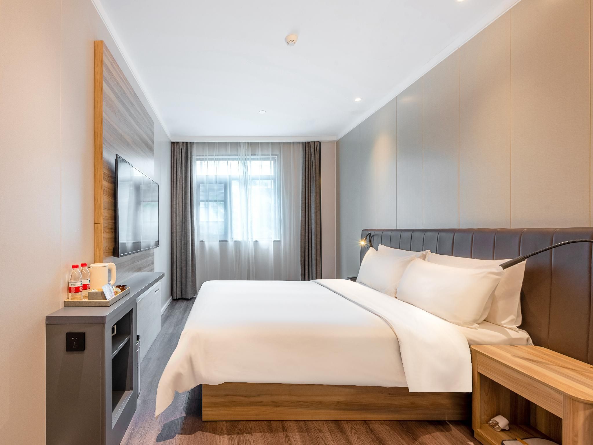 Huazhu - Room With Bed