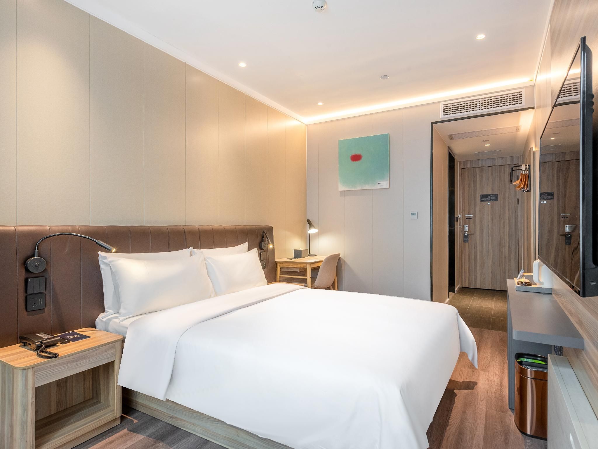Huazhu - Room With Bed