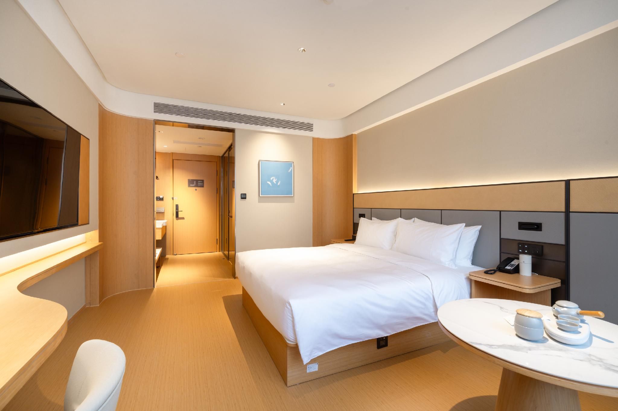 Deluxe Room Queen