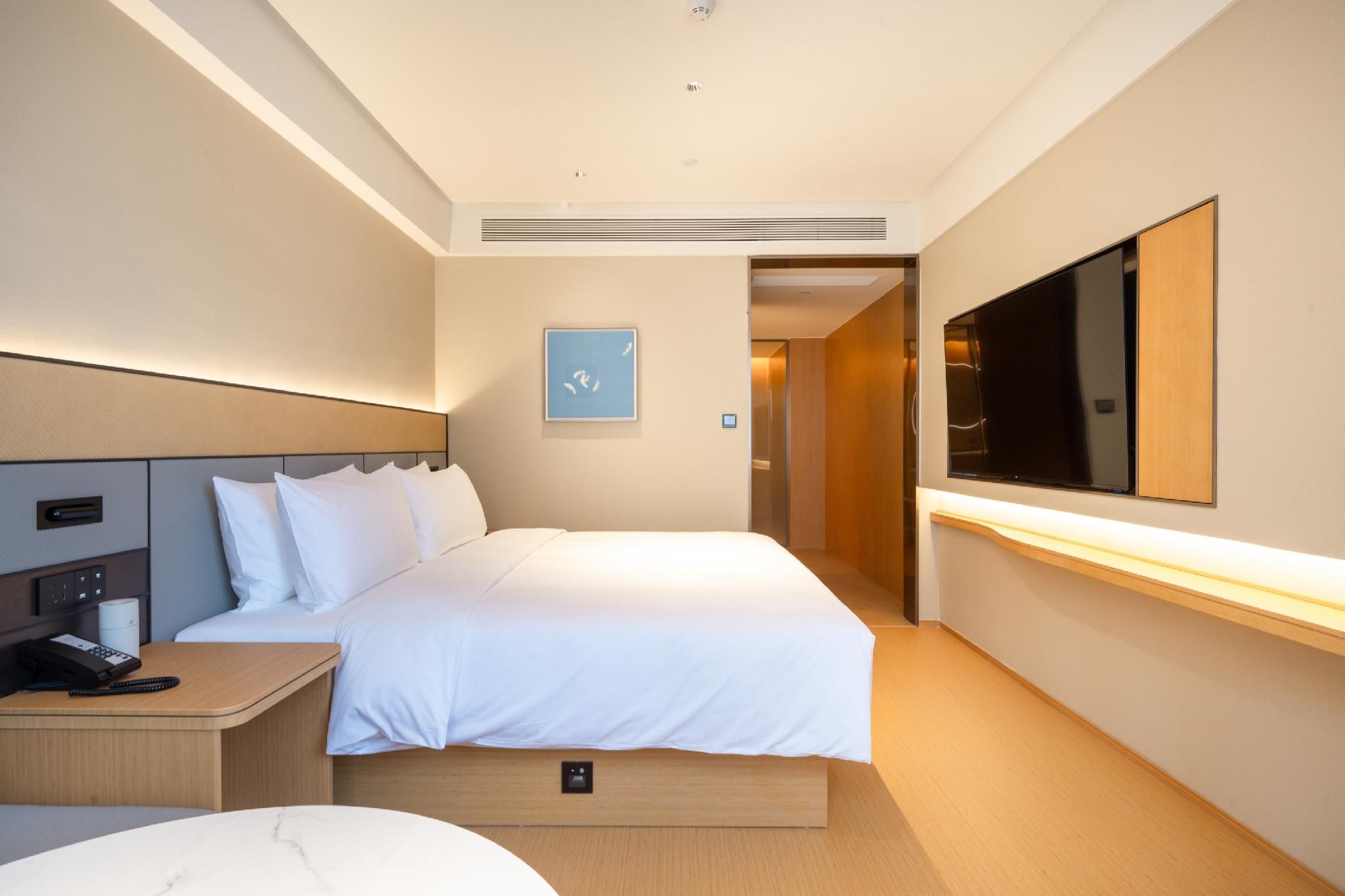 Business Queen Room