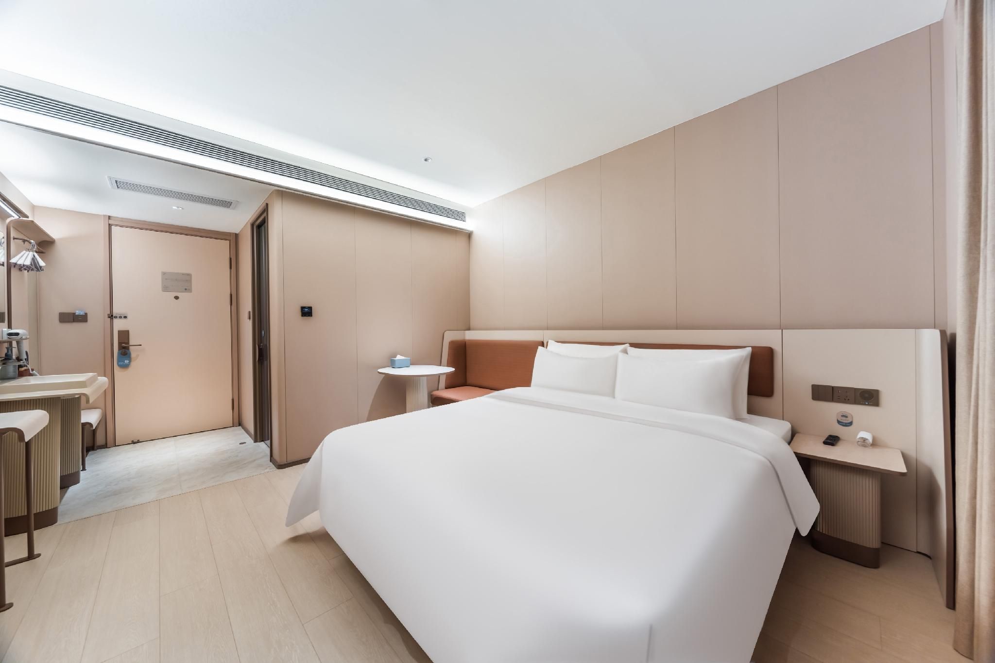 Hotel Queen Room