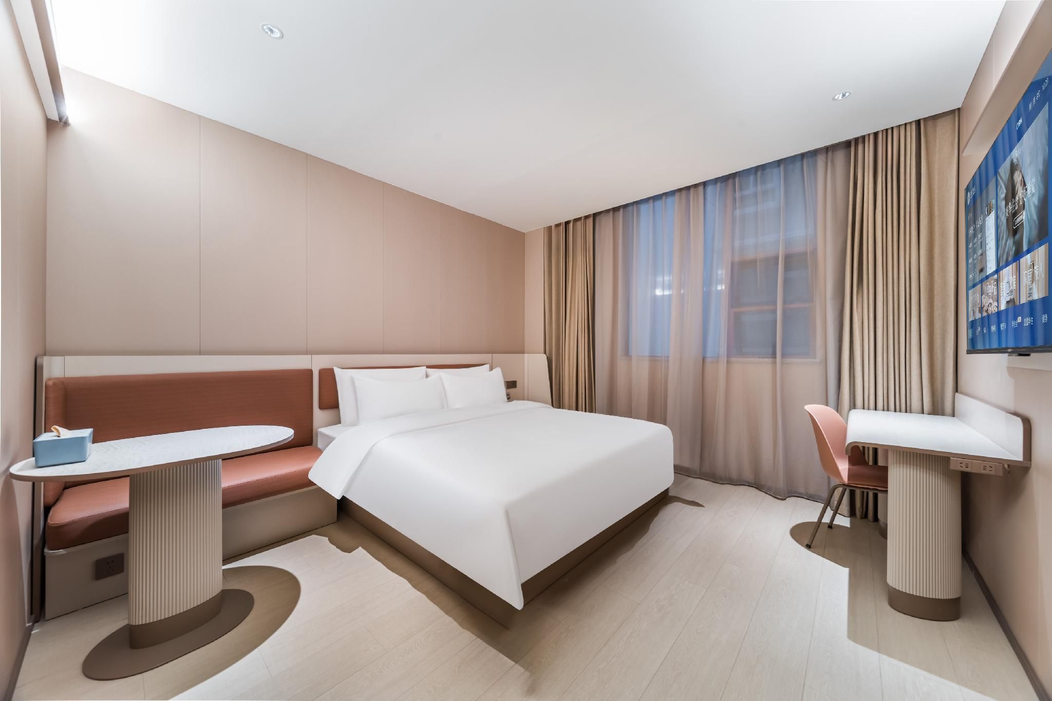 Hotel Queen Room
