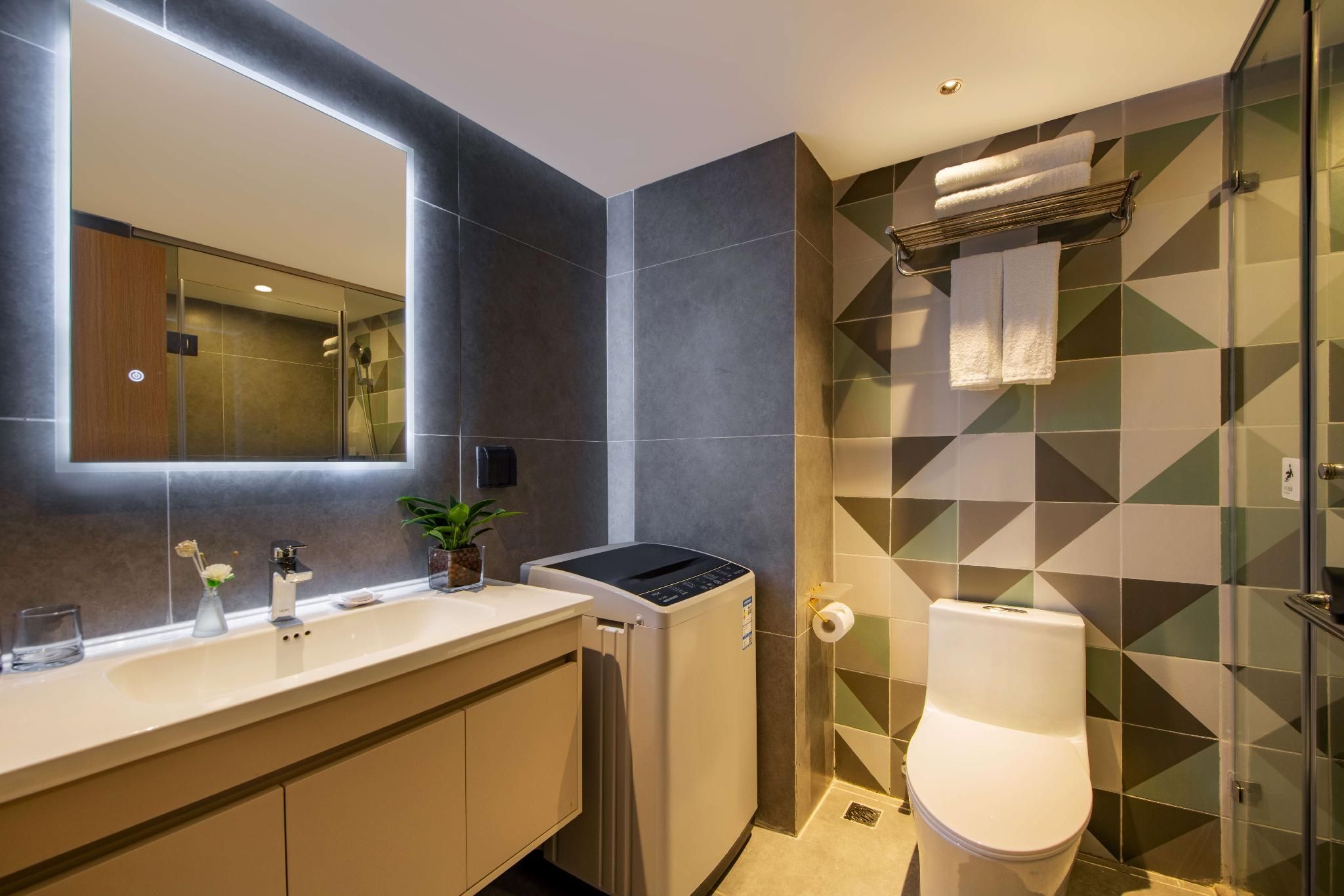 Deluxe One-Bedroom Suite