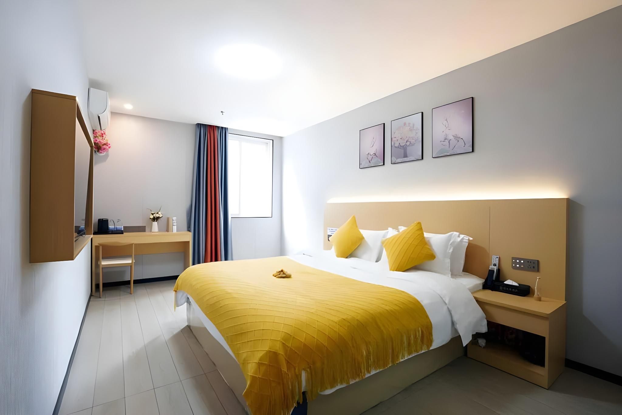 Queen Superior Room
