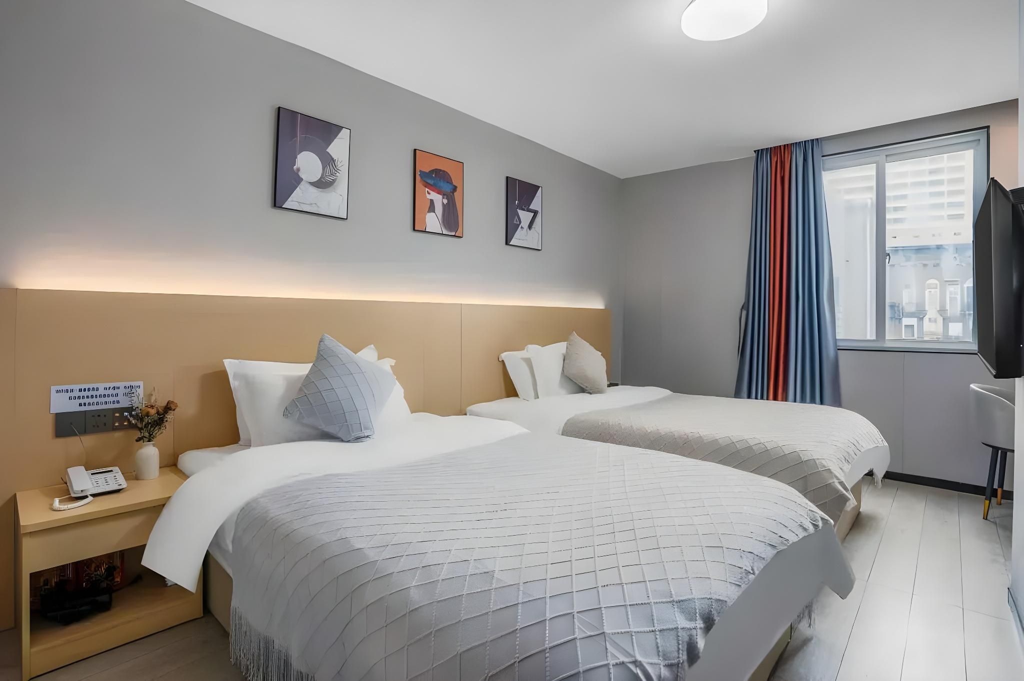 2 Bed Twin Superior Room