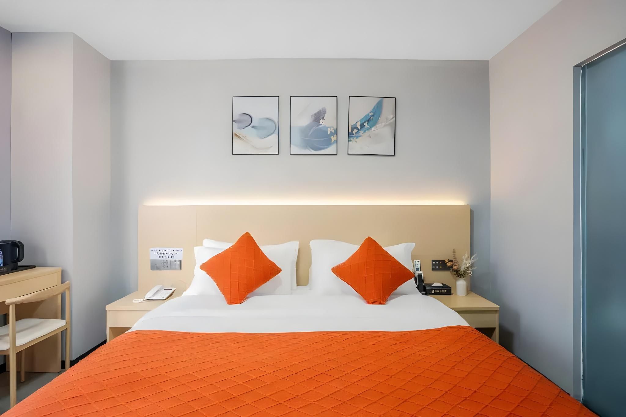 Queen Superior Room