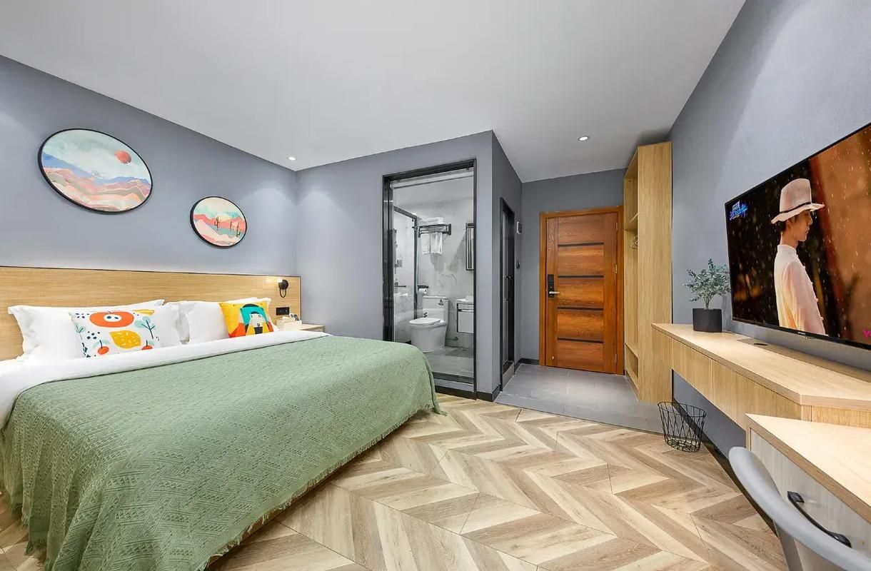 Business King Room