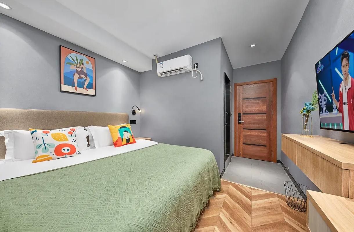 Queen Superior Room