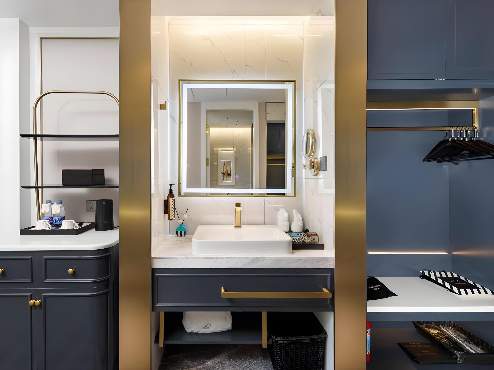 Deluxe Luxury King Room