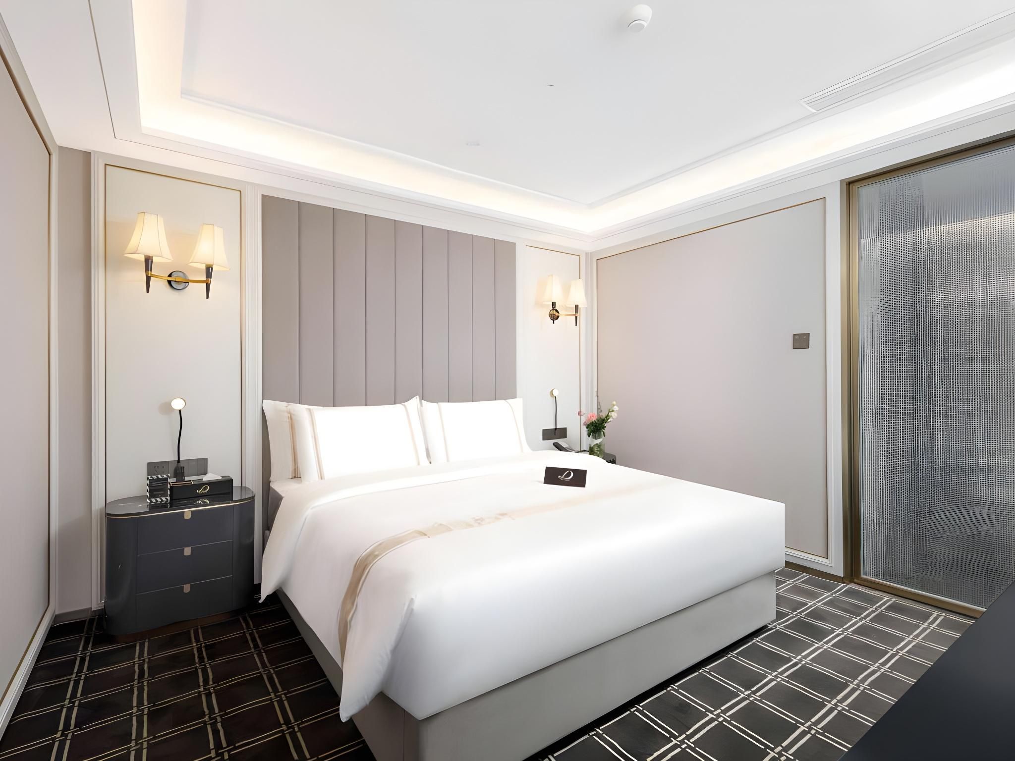 Deluxe Luxury Suite