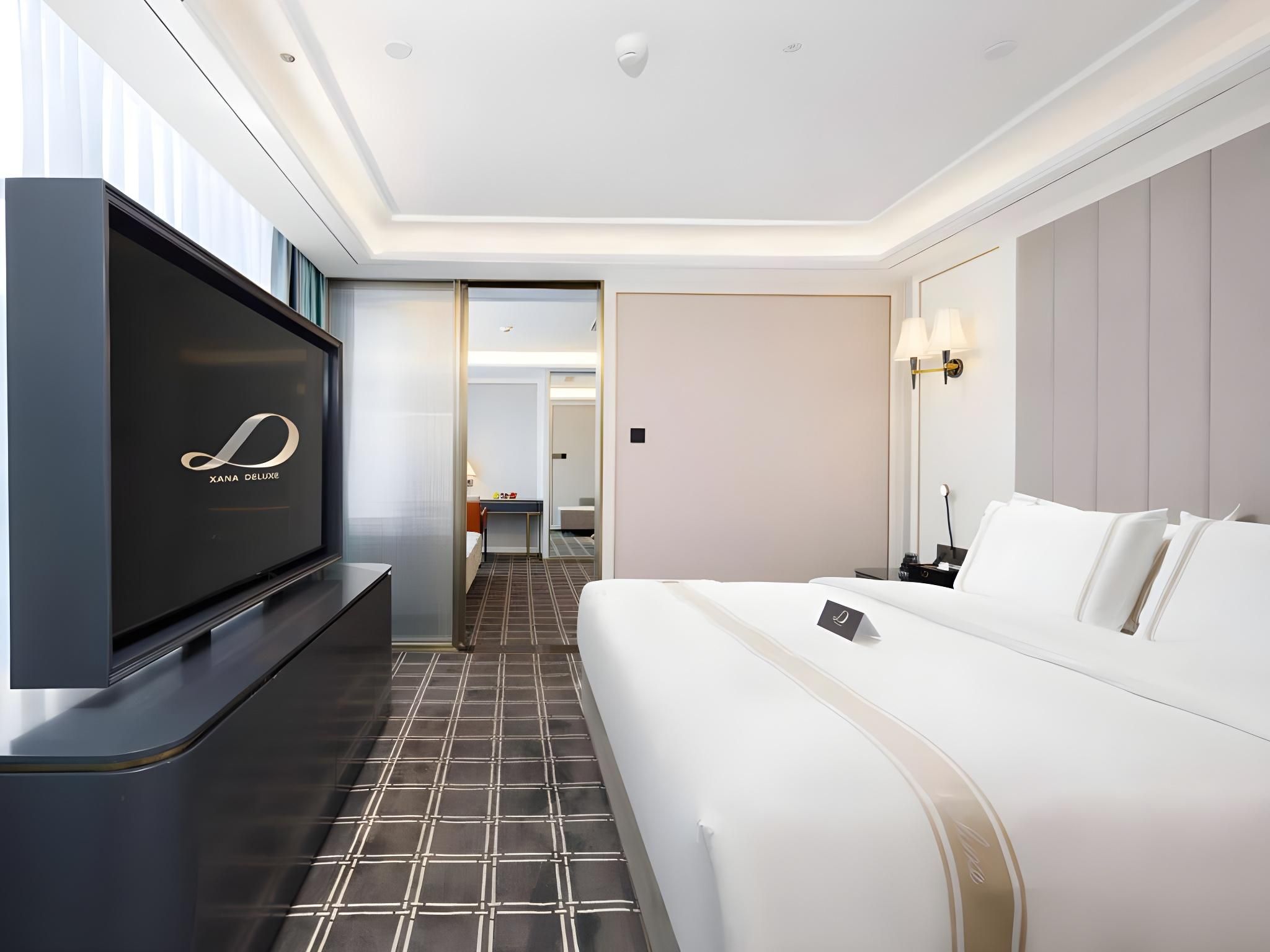 Deluxe Luxury Suite