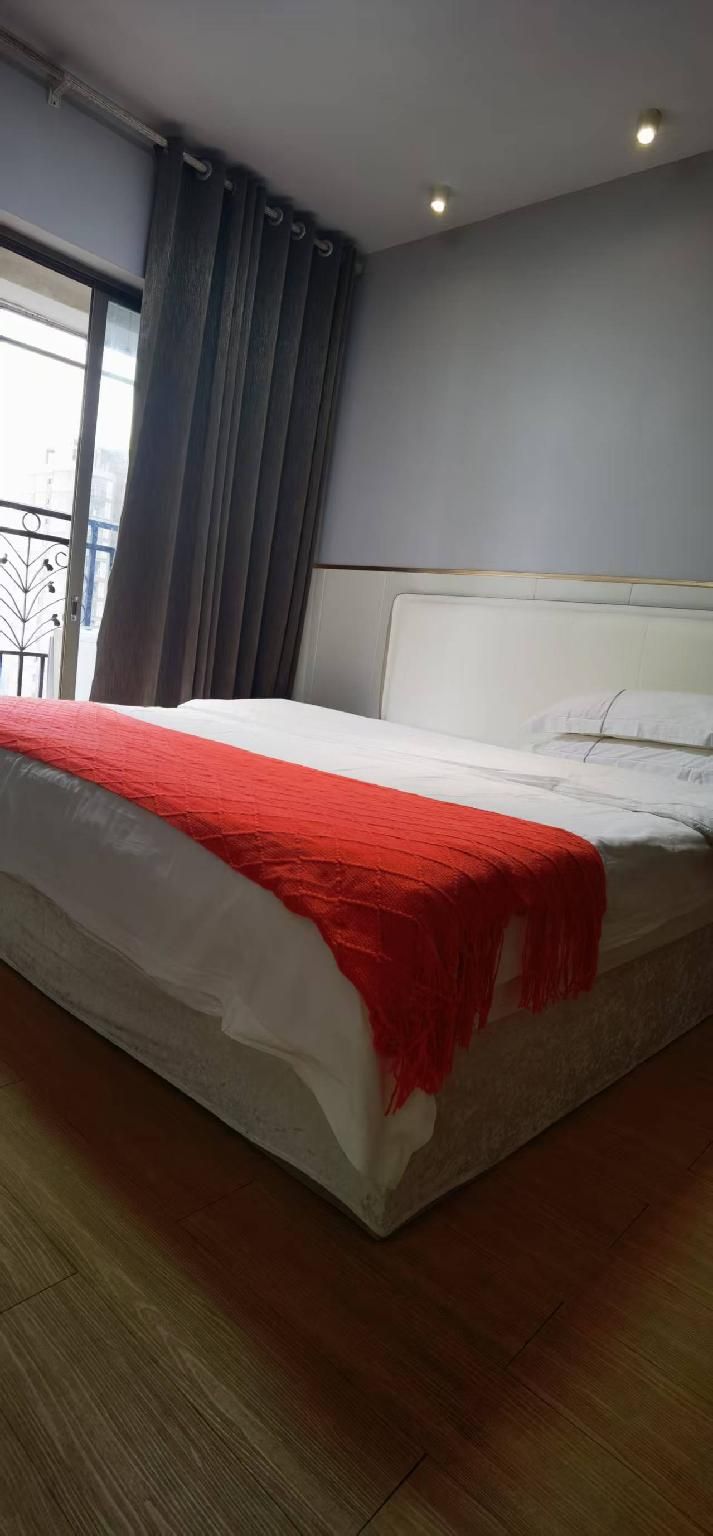 Deluxe King Bed