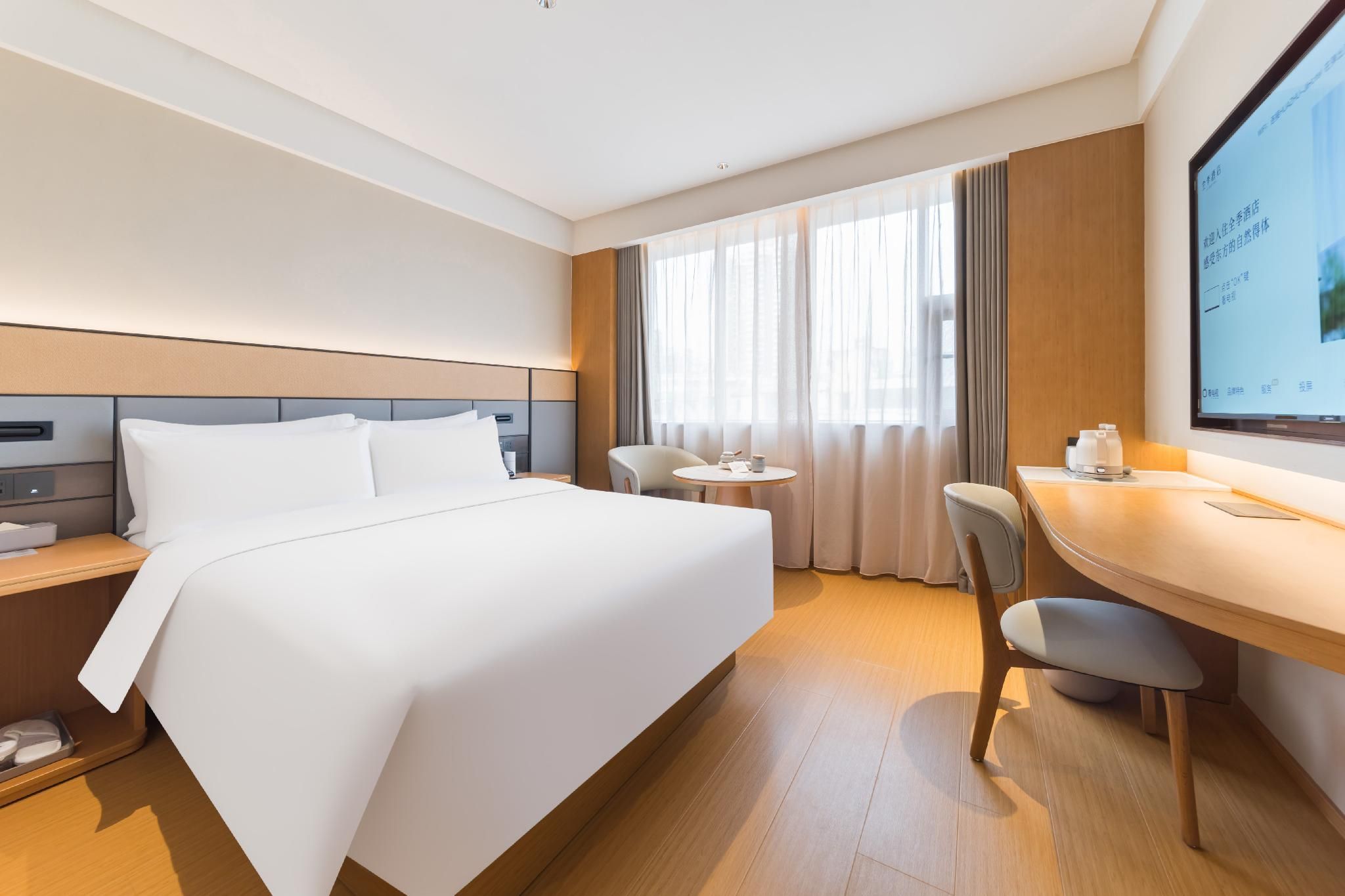 Hotel Queen Room