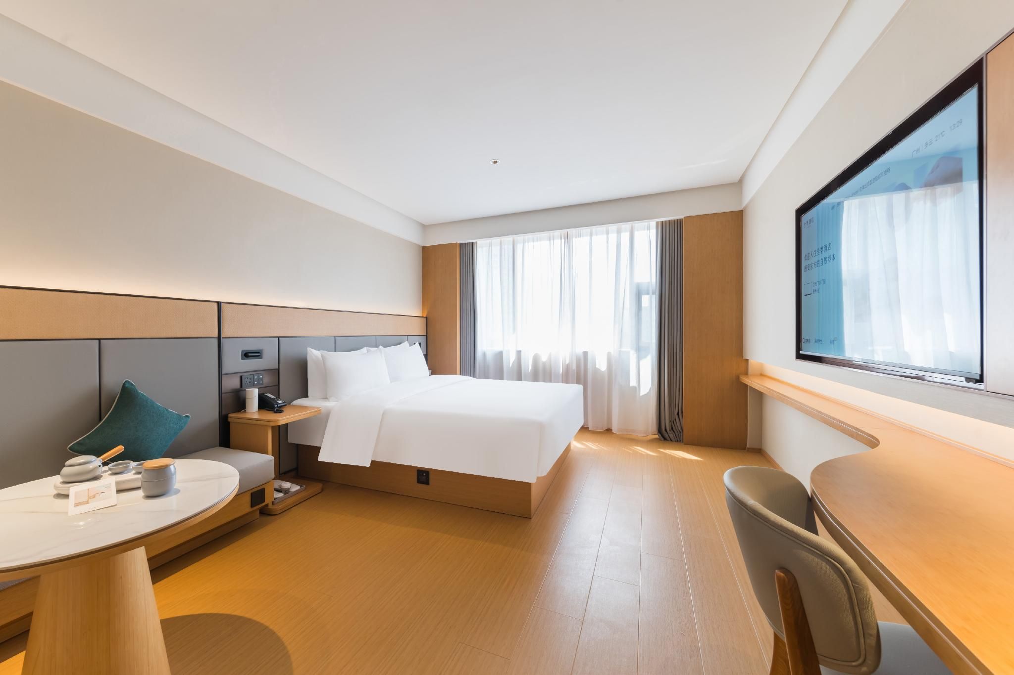 Business Queen Room
