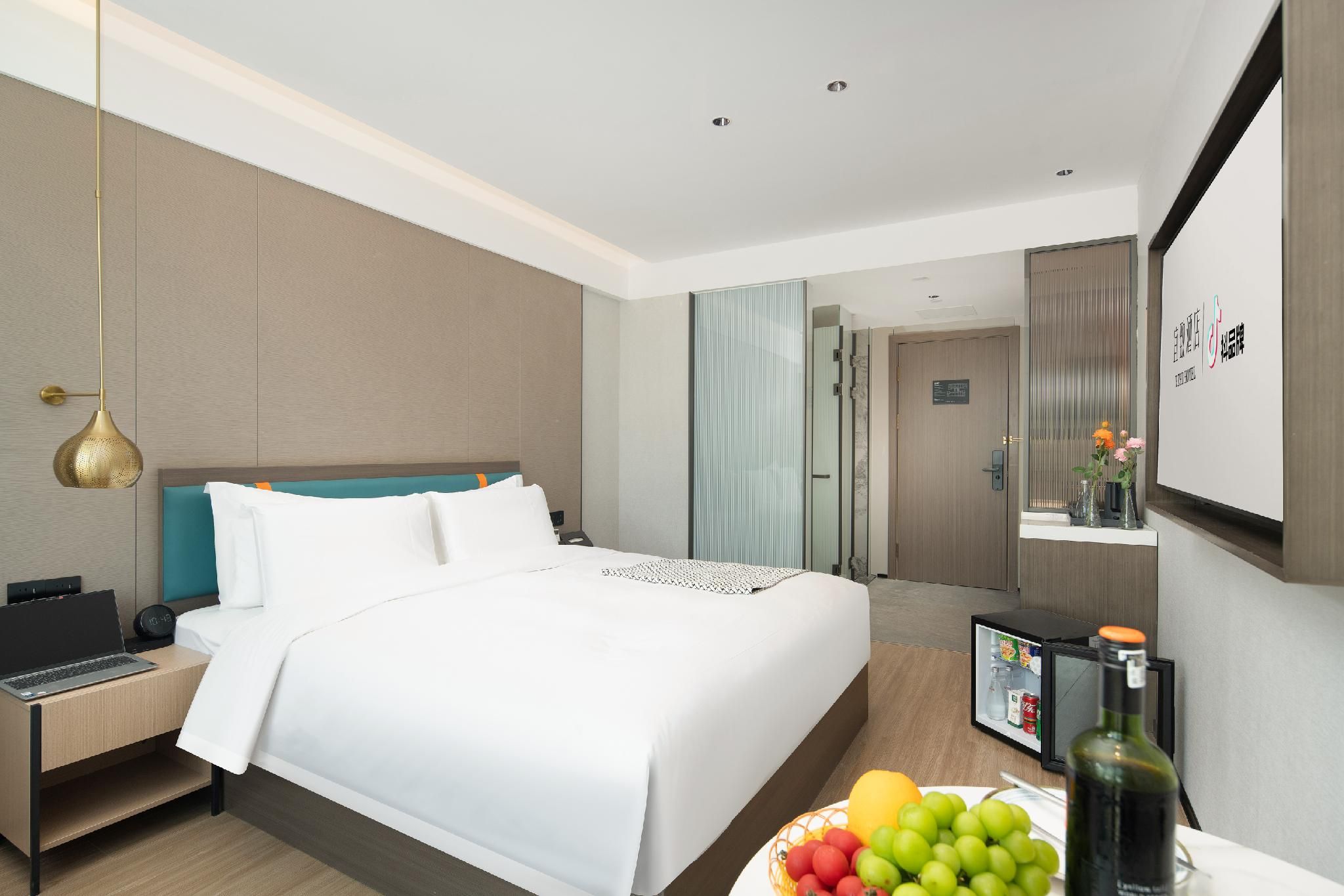 Business King Room