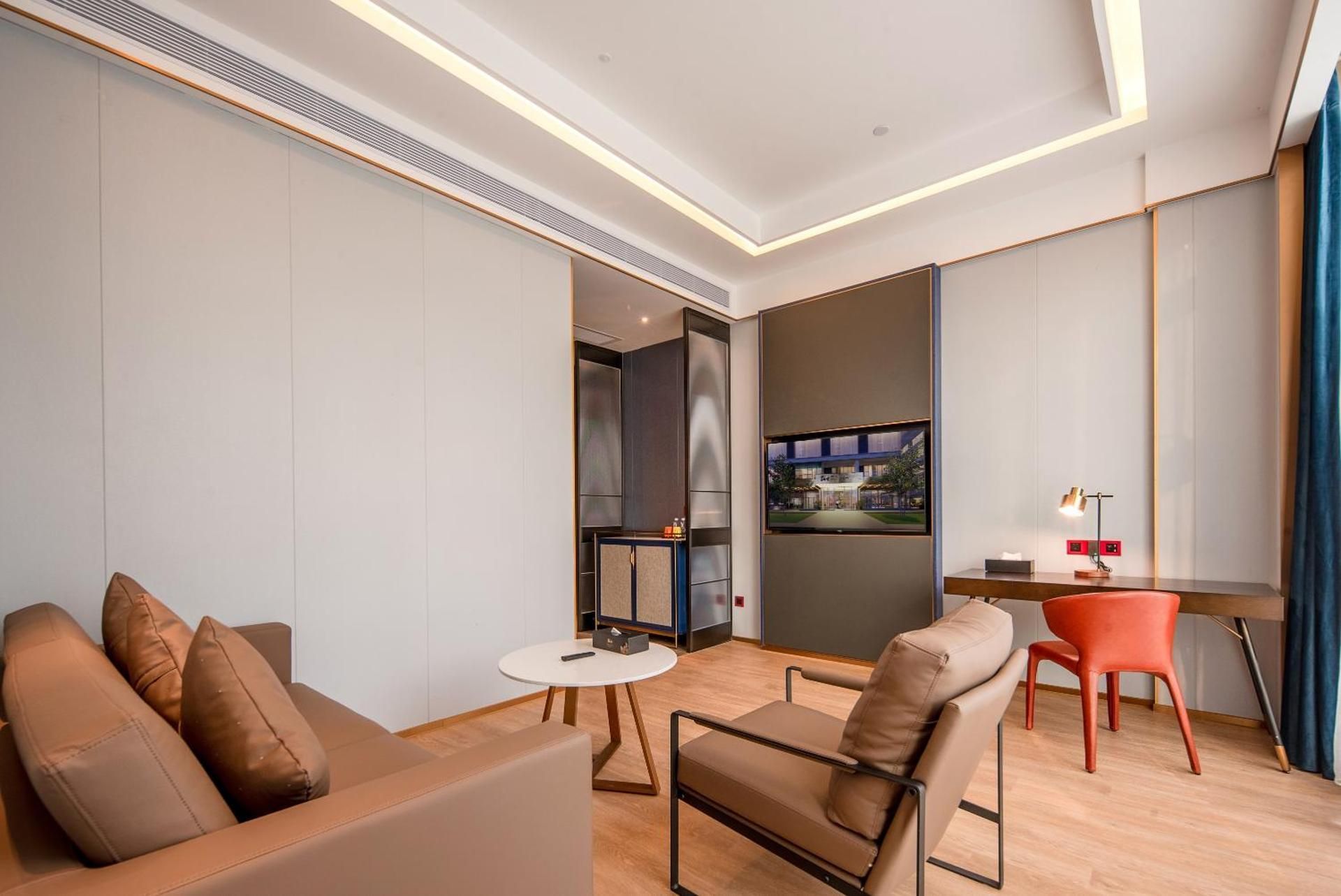1 King Bed and 1 Double Bed, Family Suite, Non-Smoking
