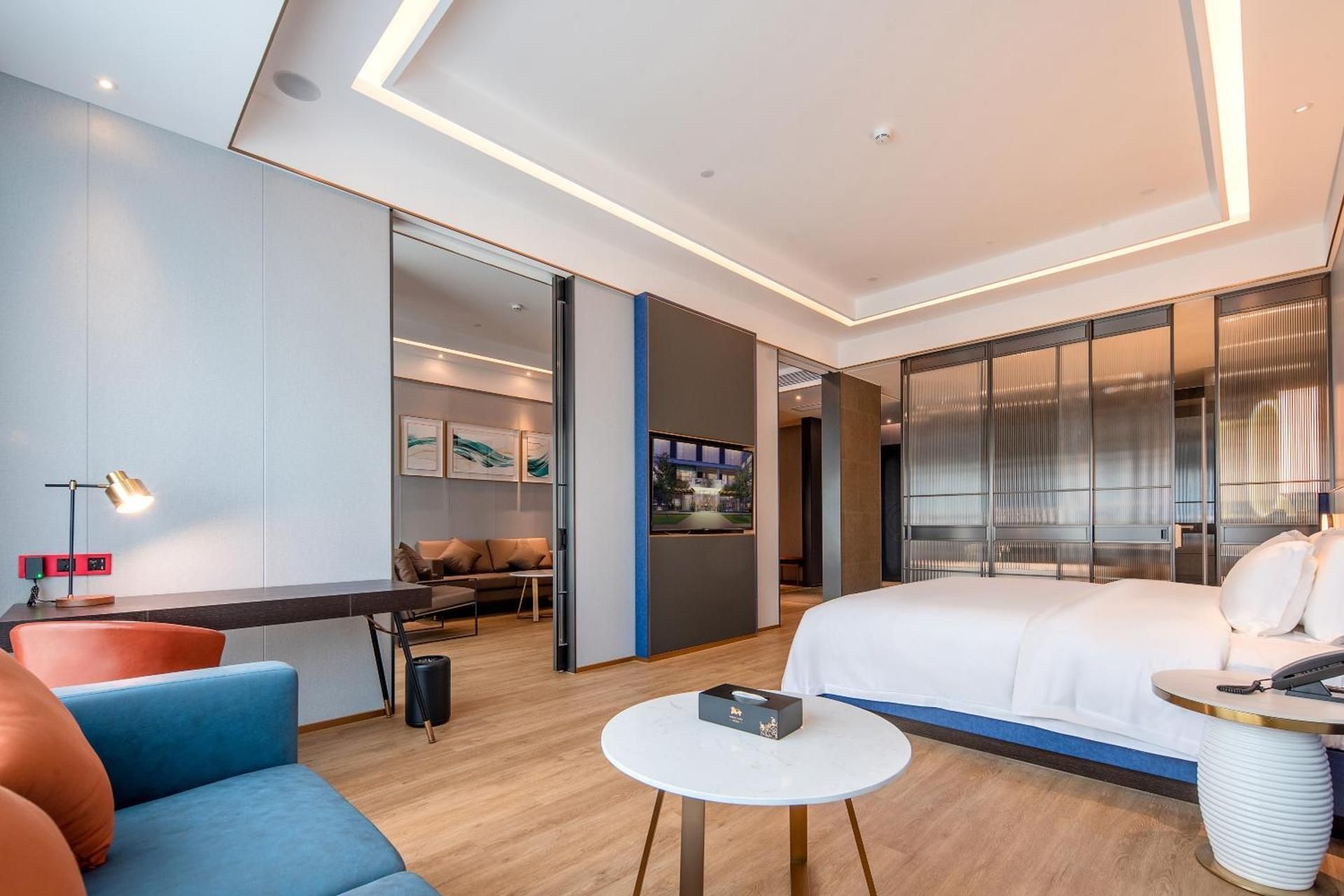 1 King Bed, Executive Suite, Non-Smoking