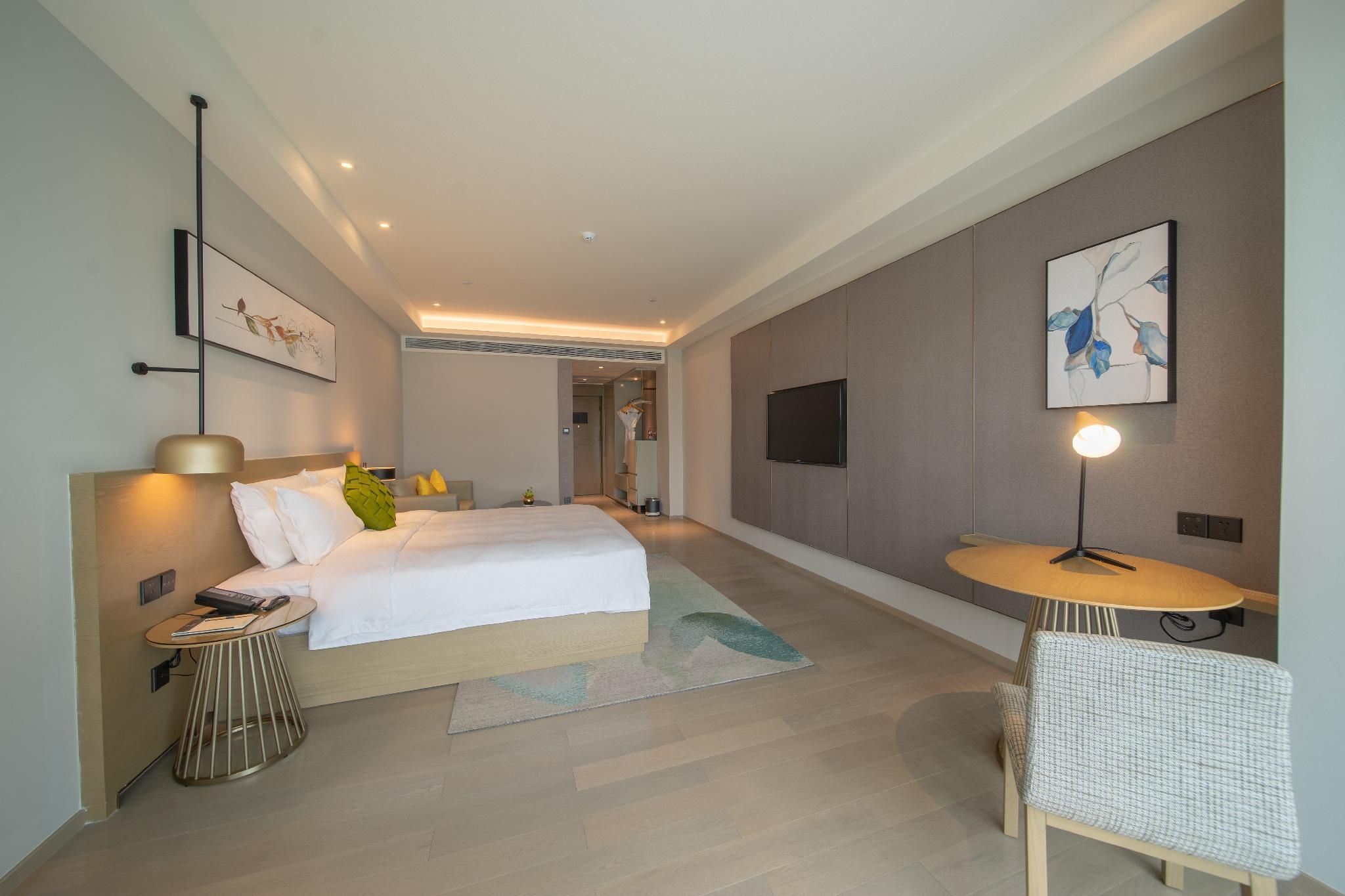 Business Queen Room