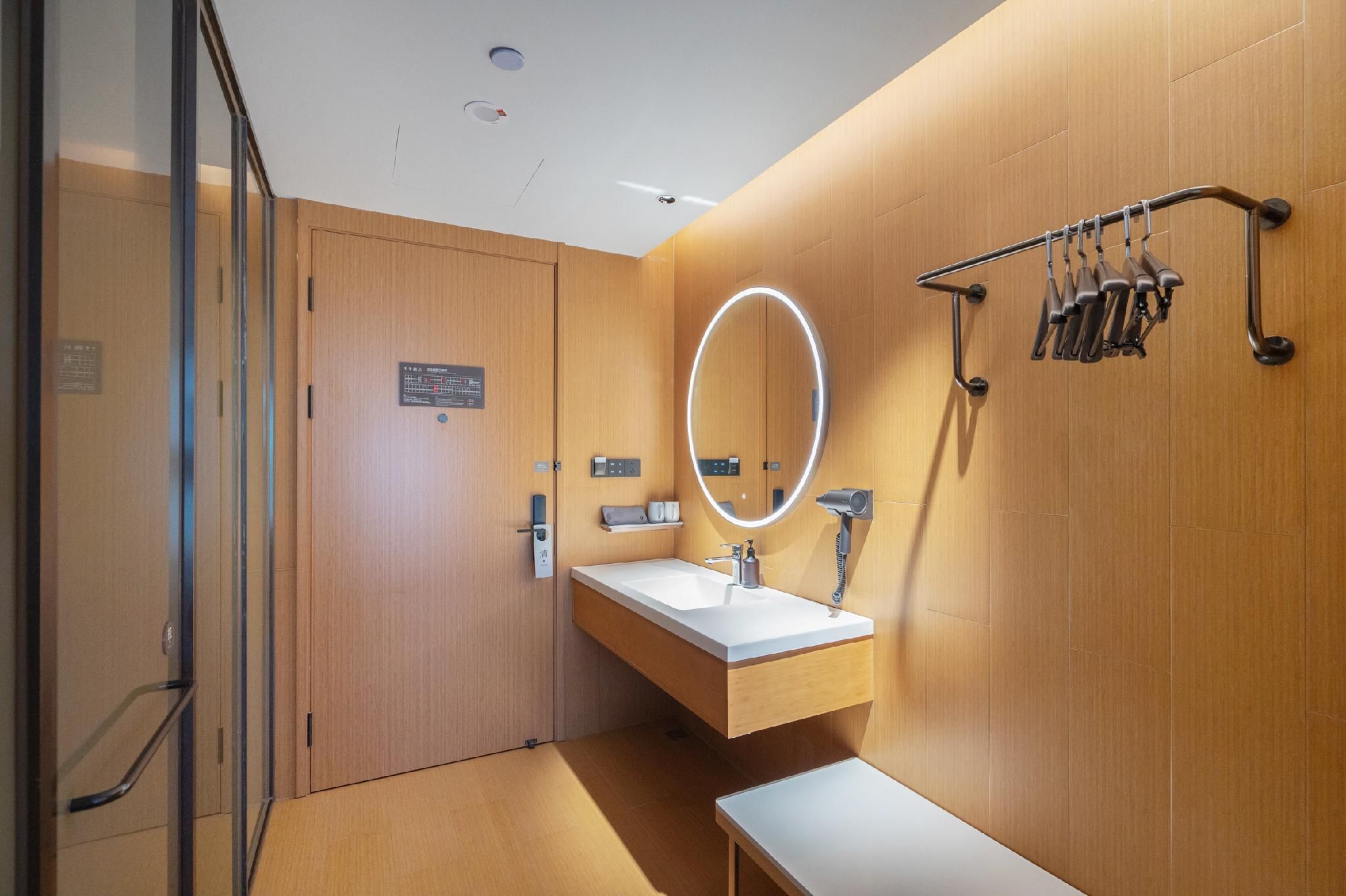 Huazhu - Room With View