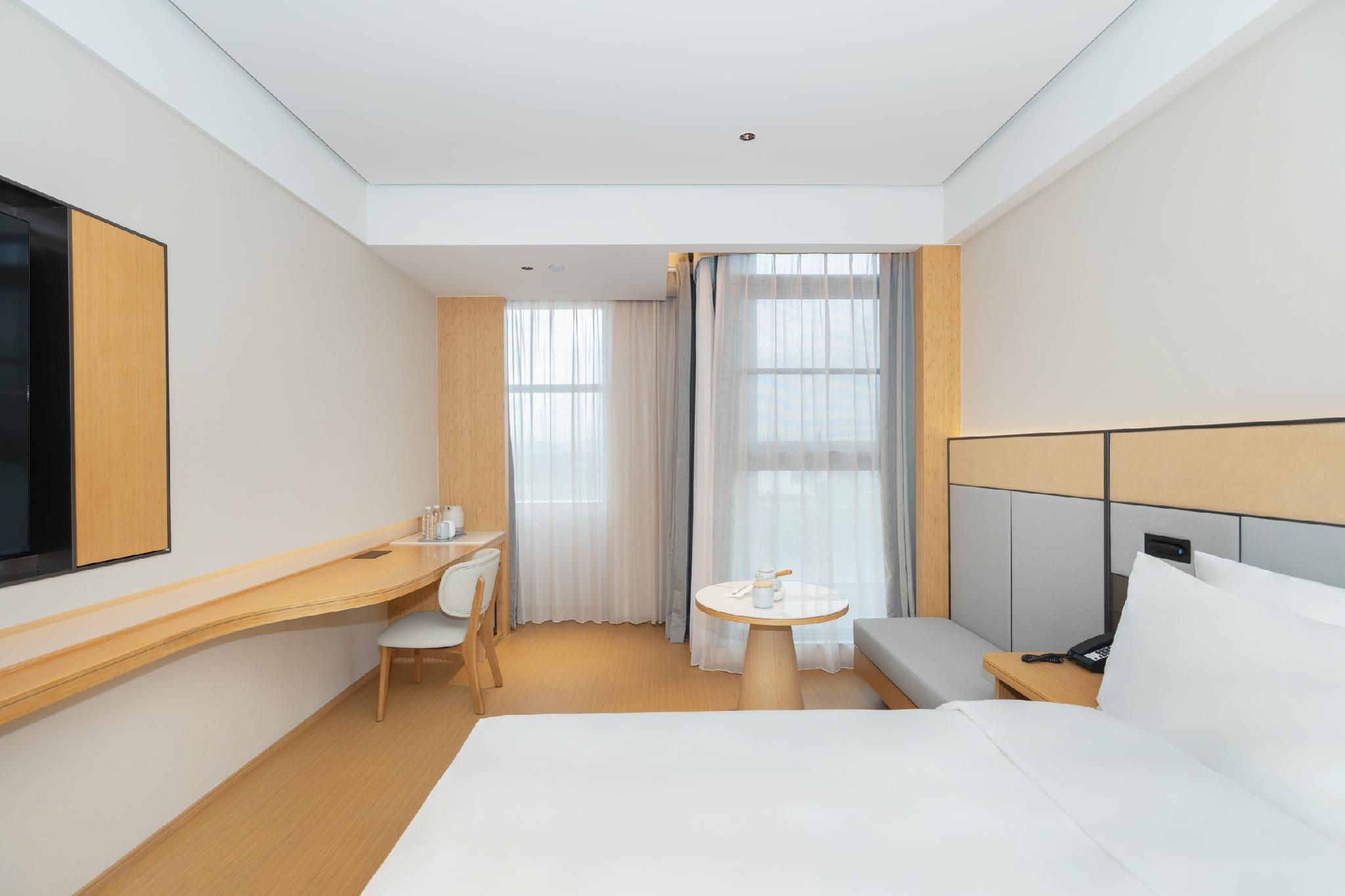 Huazhu - Room With Bed