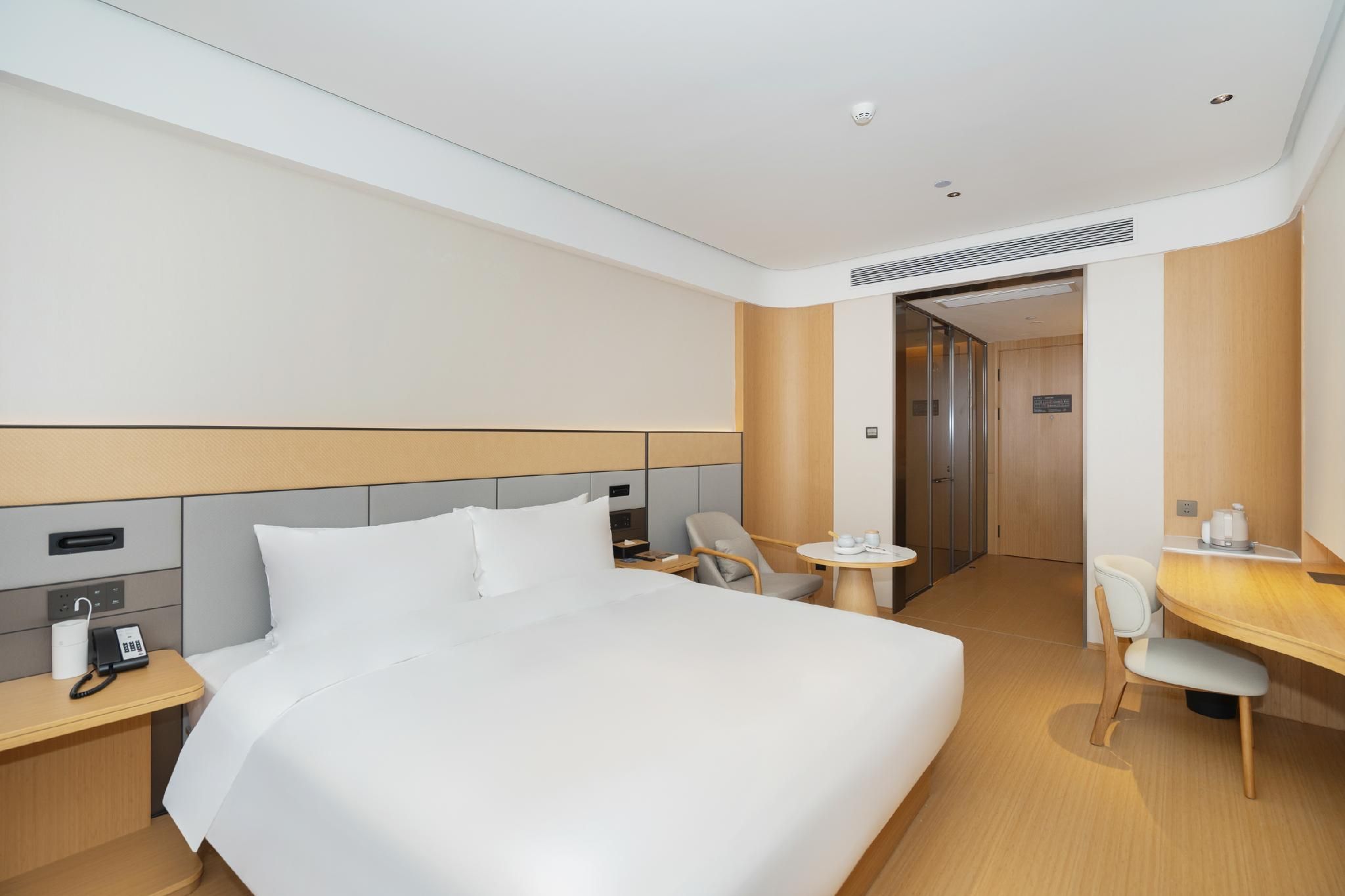 Huazhu - Room With View