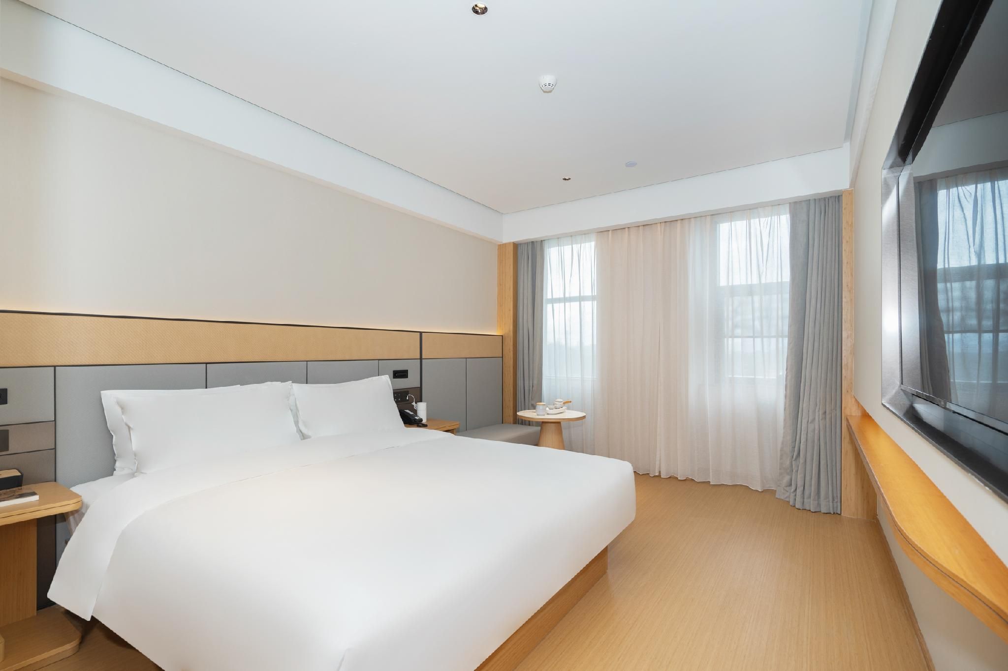 Huazhu - Superior BedRoom