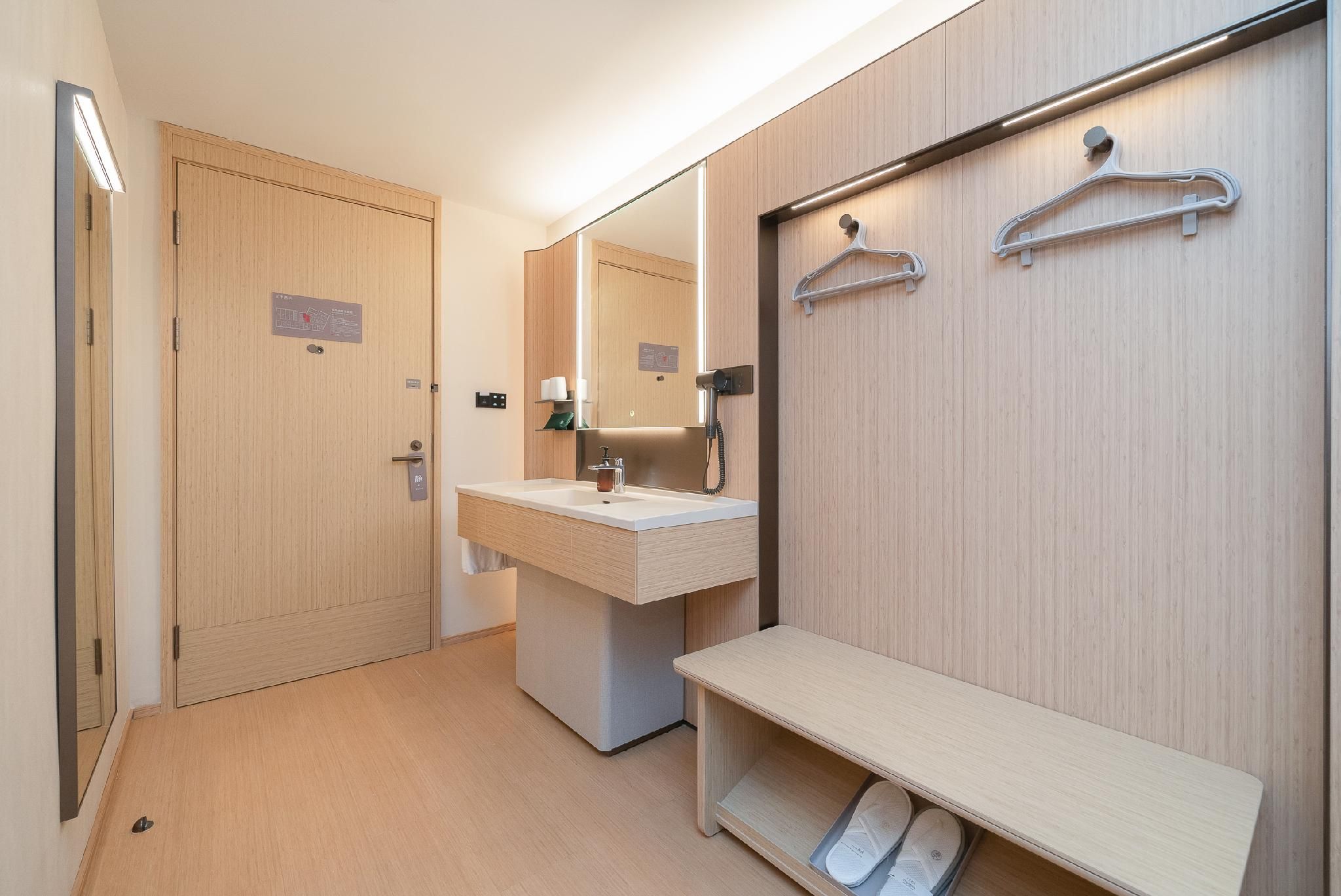 Huazhu - Deluxe Suite