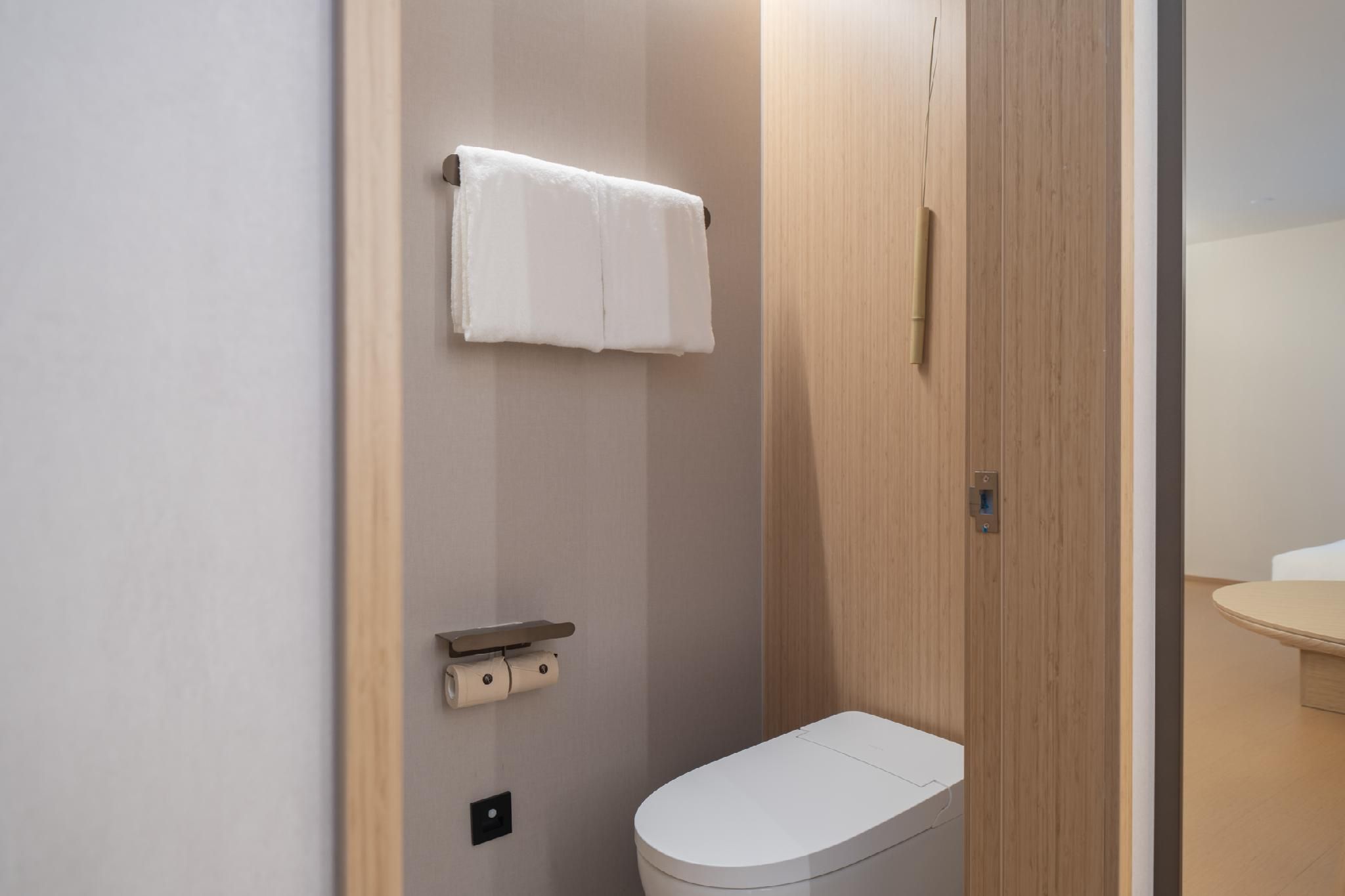 Business Queen Room
