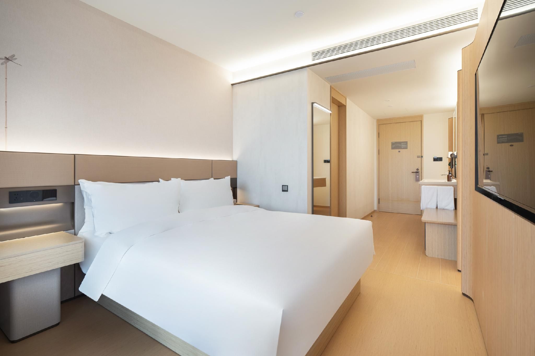 Hotel Queen Room
