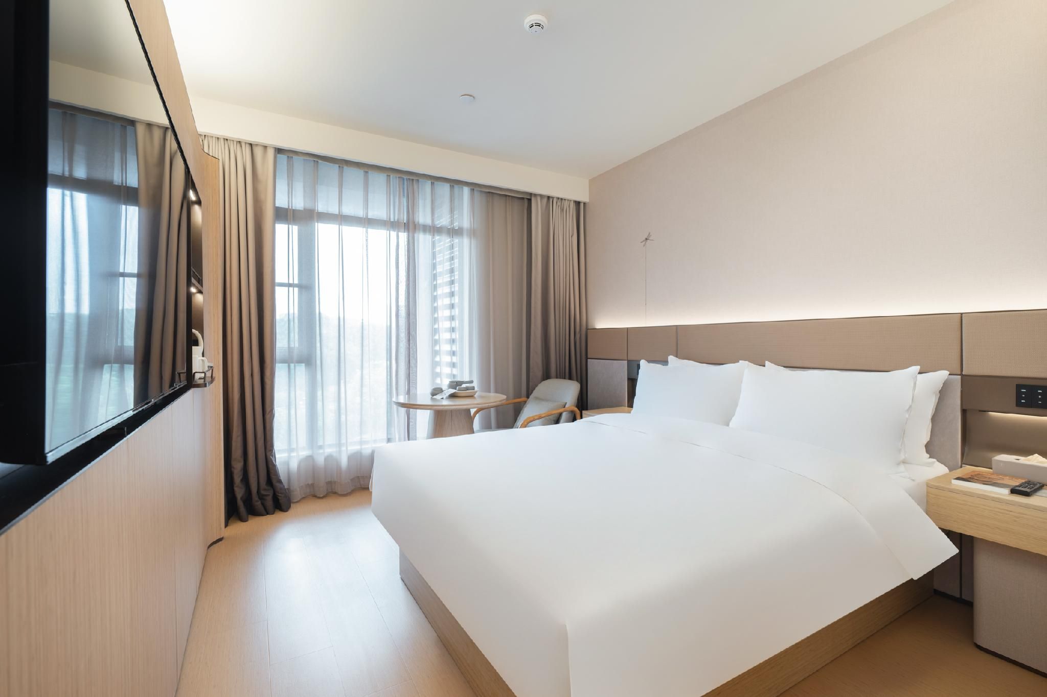 Hotel Queen Room