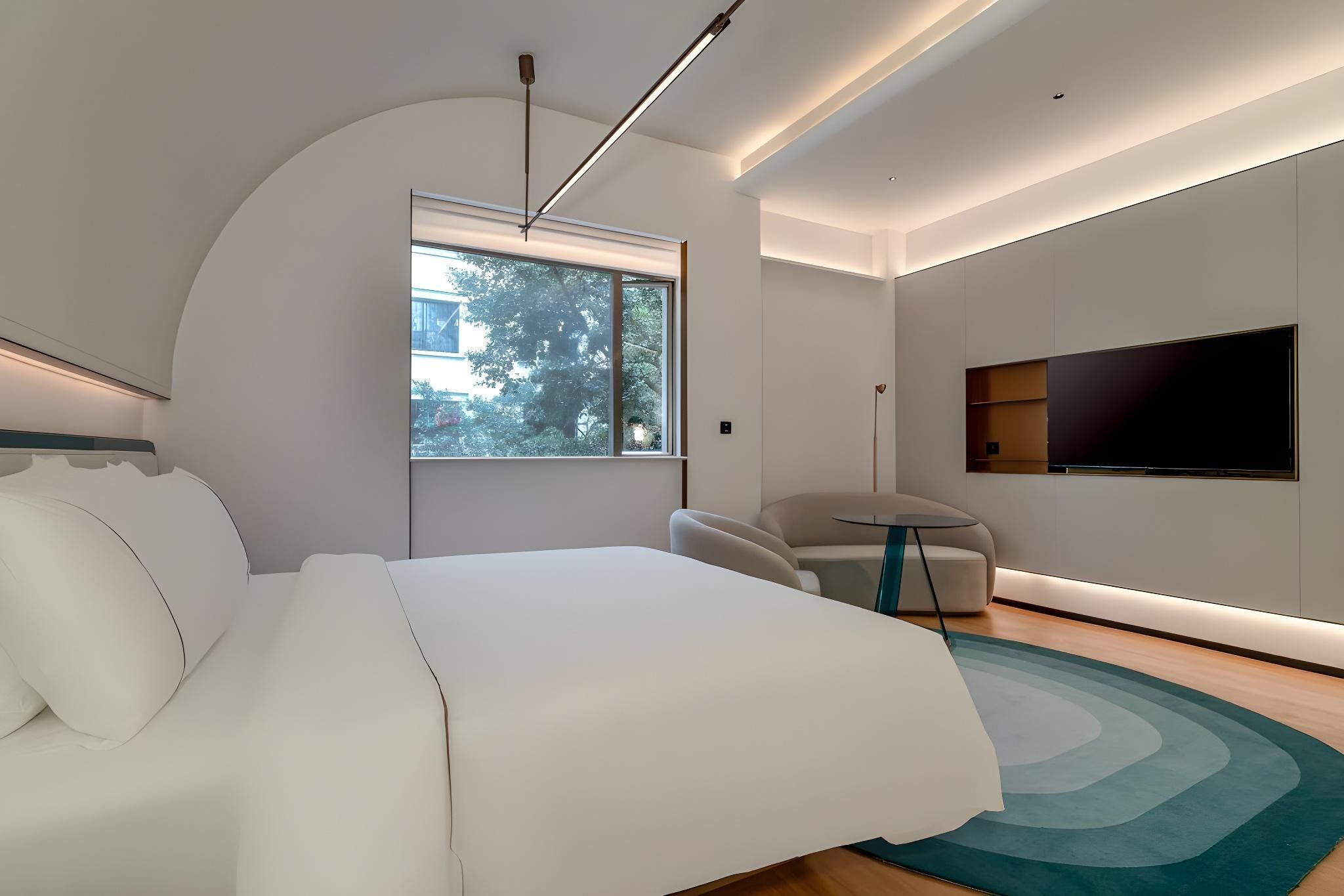 Business King Room