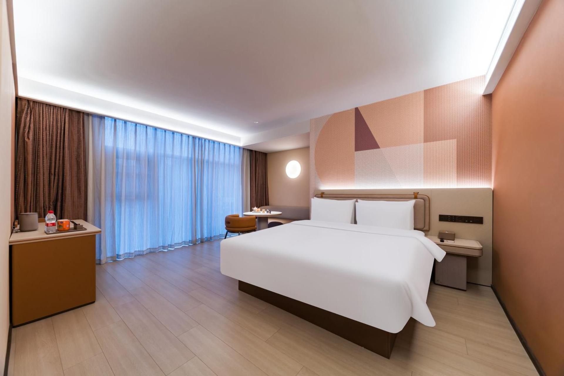 Deluxe Queen Room